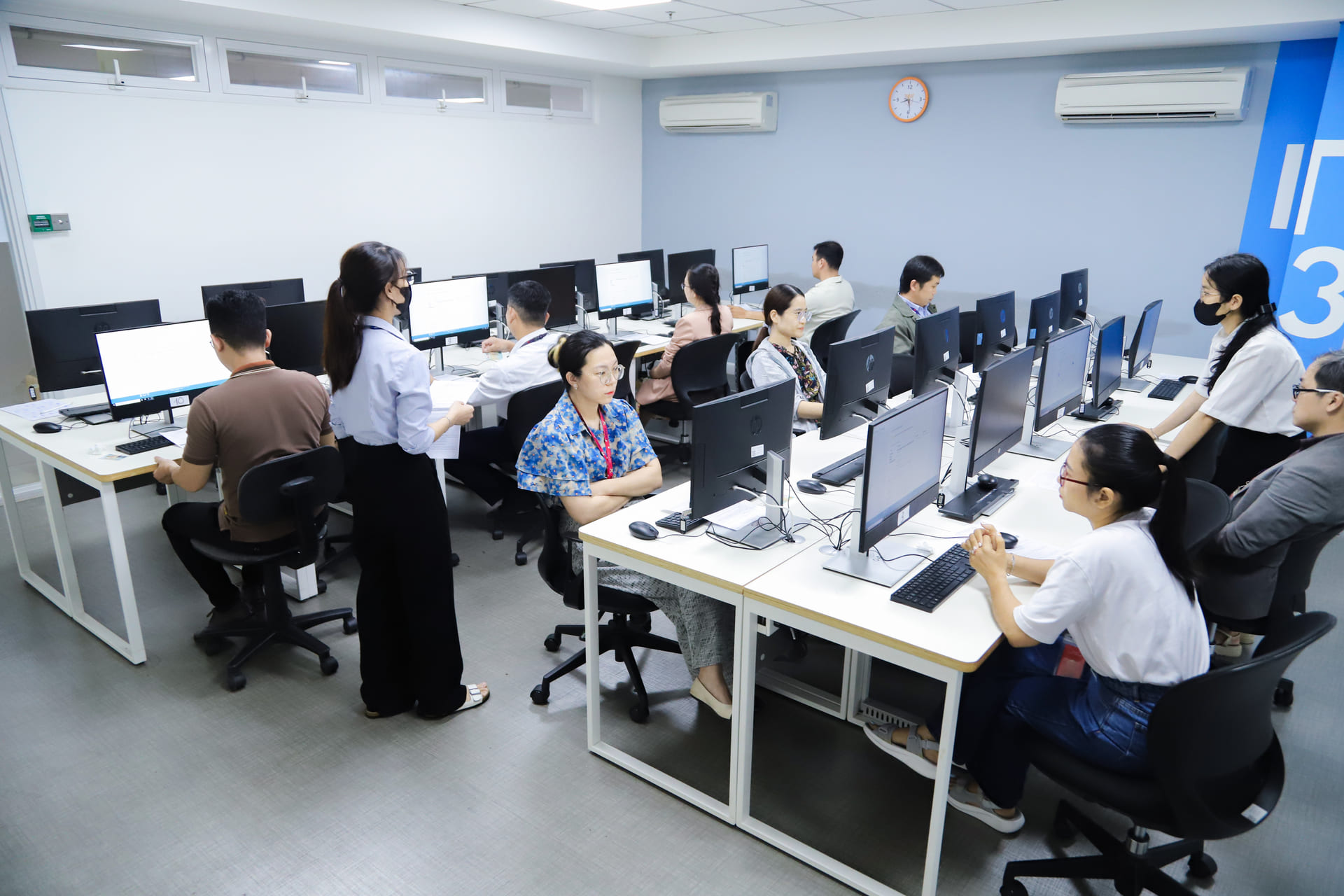 vlu-truong-dai-hoc-van-lang-gia-nhap-cong-dong-giang-vien-sang-tao-toan-cau-voi-82-mie-expert-e.jpg