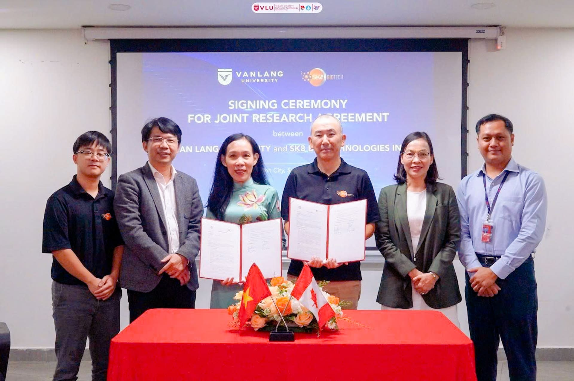 vlu-truong-dai-hoc-van-lang-ky-ket-thoa-thuan-nghien-cuu-va-chuyen-giao-cong-nghe-voi-cong-ty-cong-nghe-sinh-hoc-canada-a.jpg