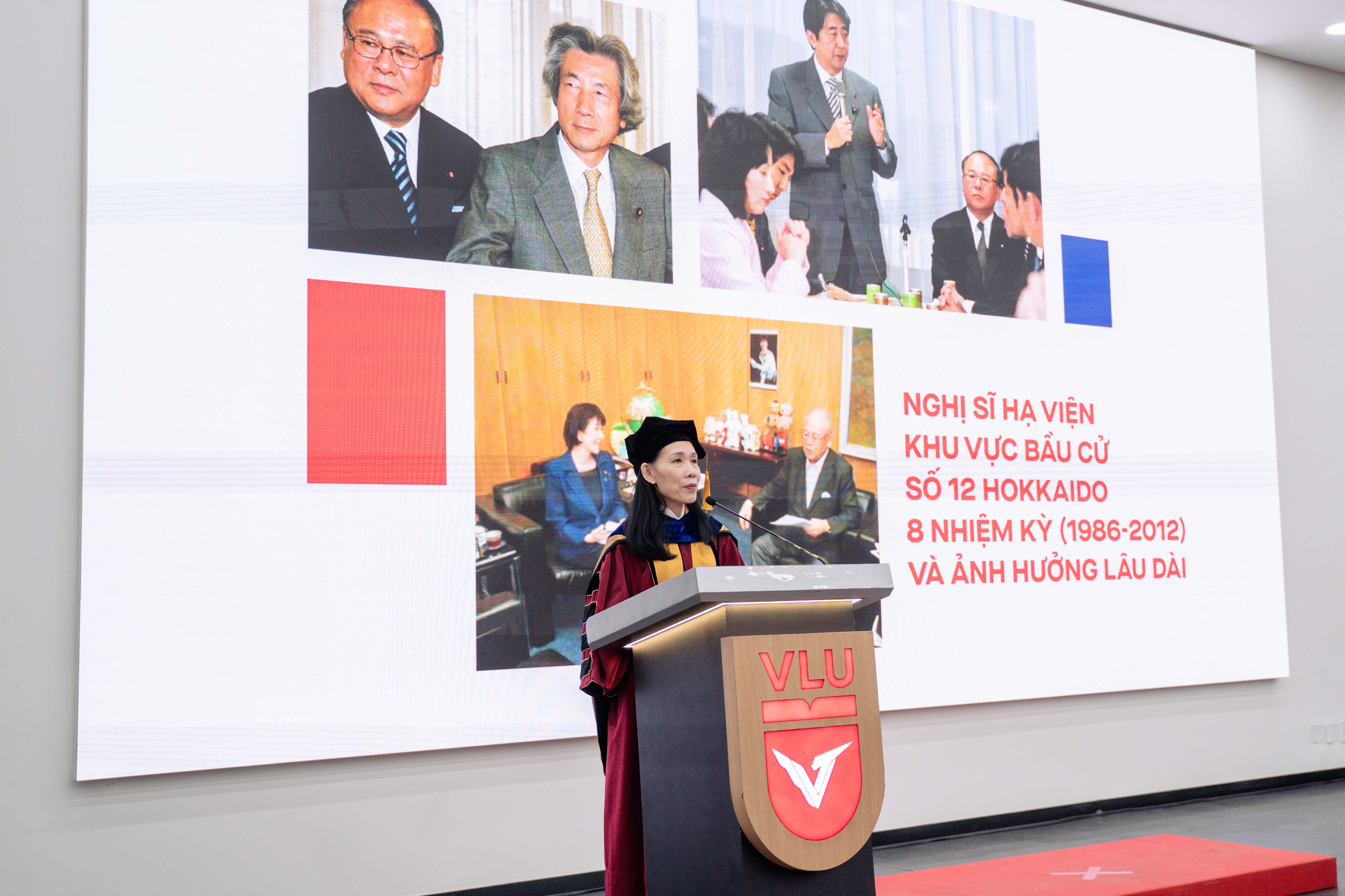 vlu-truong-dai-hoc-van-lang-phong-tang-tien-si-danh-du-cho-ngai-takebe-tsutomu-c.jpg