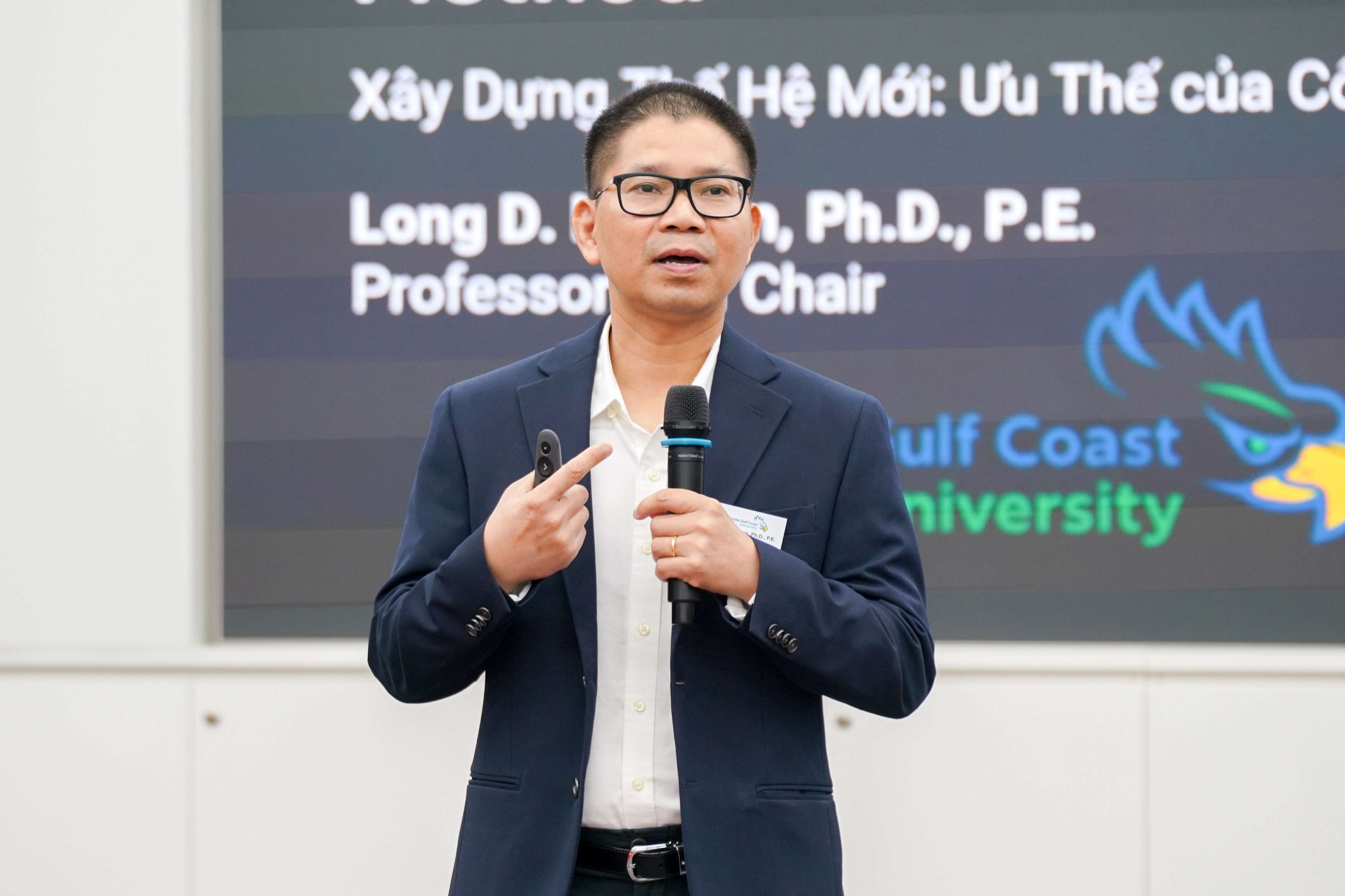 vlu-truong-dai-hoc-van-lang-thuc-day-doi-thoai-hoc-thuat-ve-cong-nghe-xay-dung-the-he-moi-c.jpg