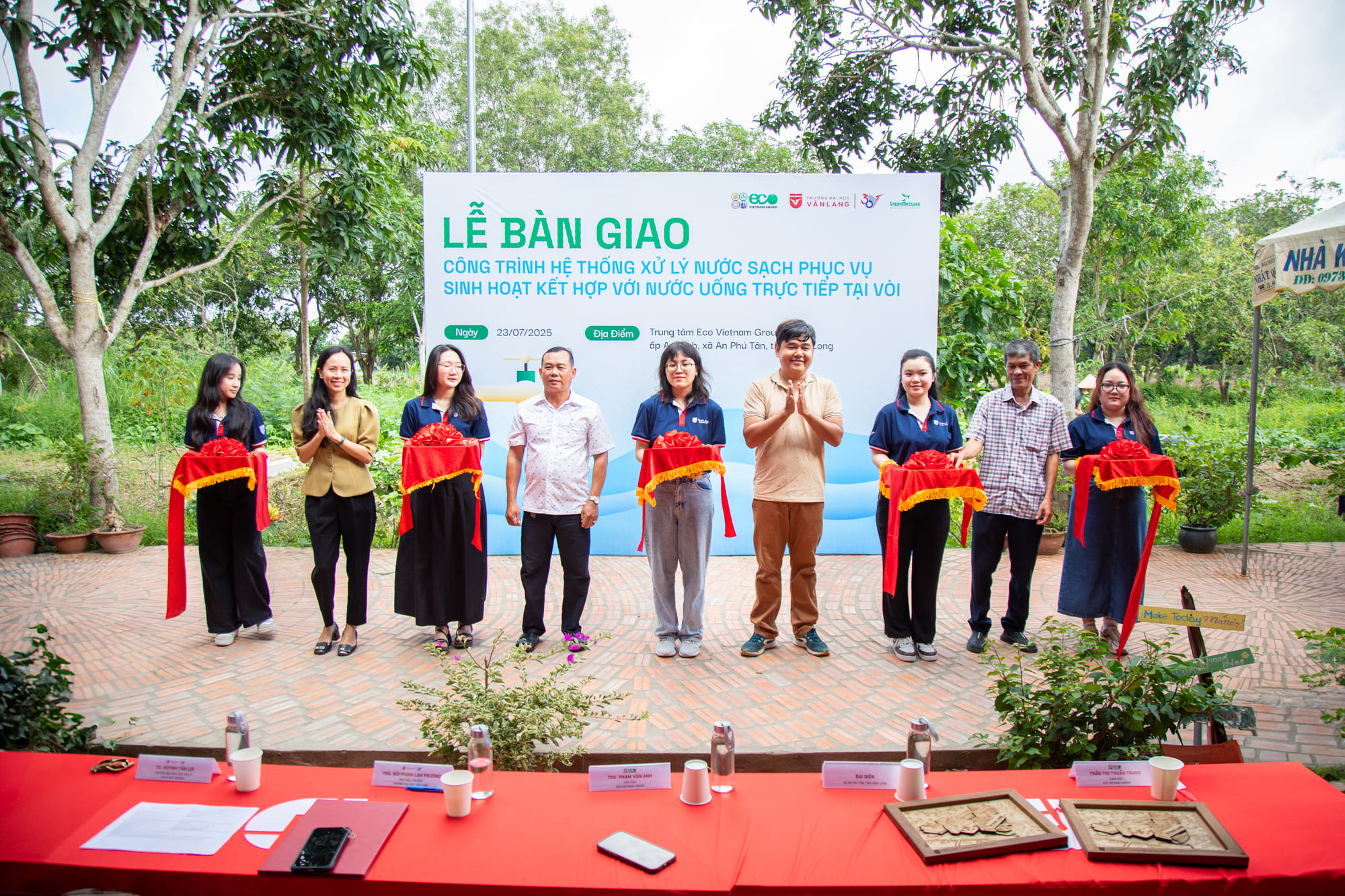 vlu-truong-dai-hoc-van-lang-trien-khai-du-an-nuoc-sach-tai-vinh-long-gop-suc-vi-cong-dong-b.jpg