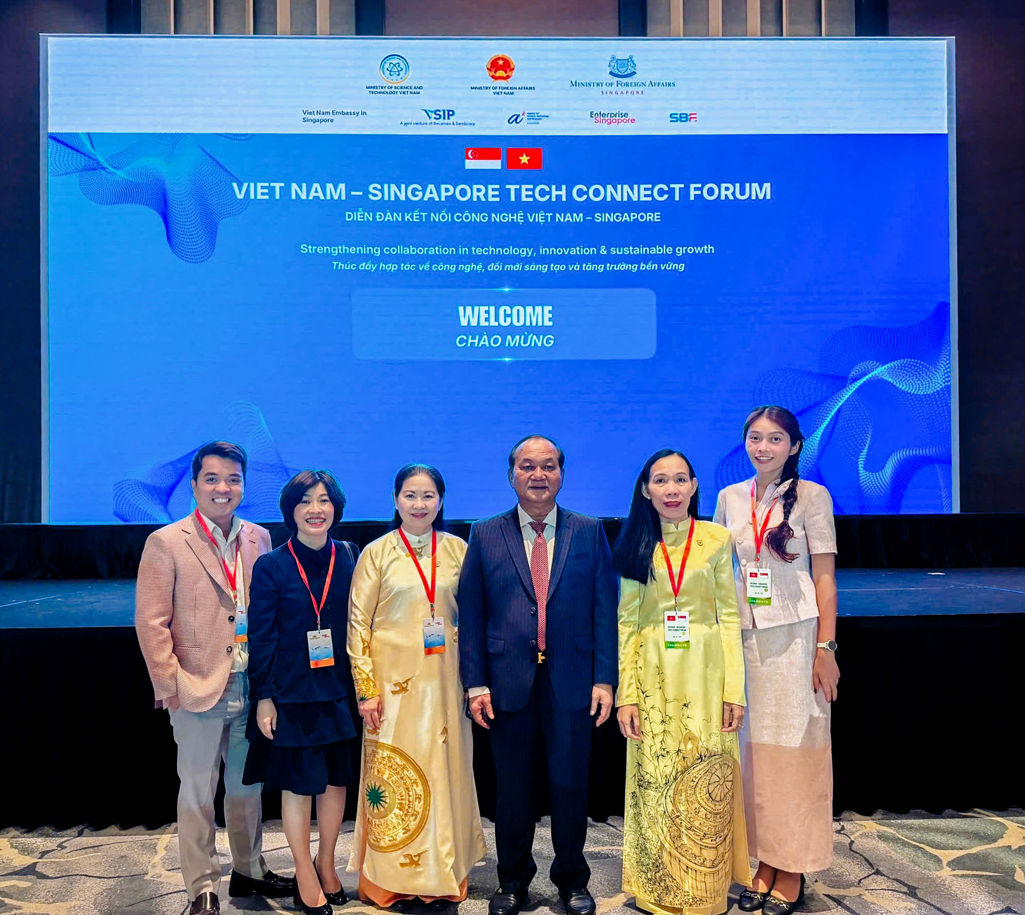 vlu-truong-dai-hoc-van-lang-va-dai-hoc-quoc-gia-singapore-(nus)-ky-ket-hop-tac-thuc-day-doi-moi-sang-tao-va-phat-trien-nang-luc-kien-tao-tuong-lai-b.jpg