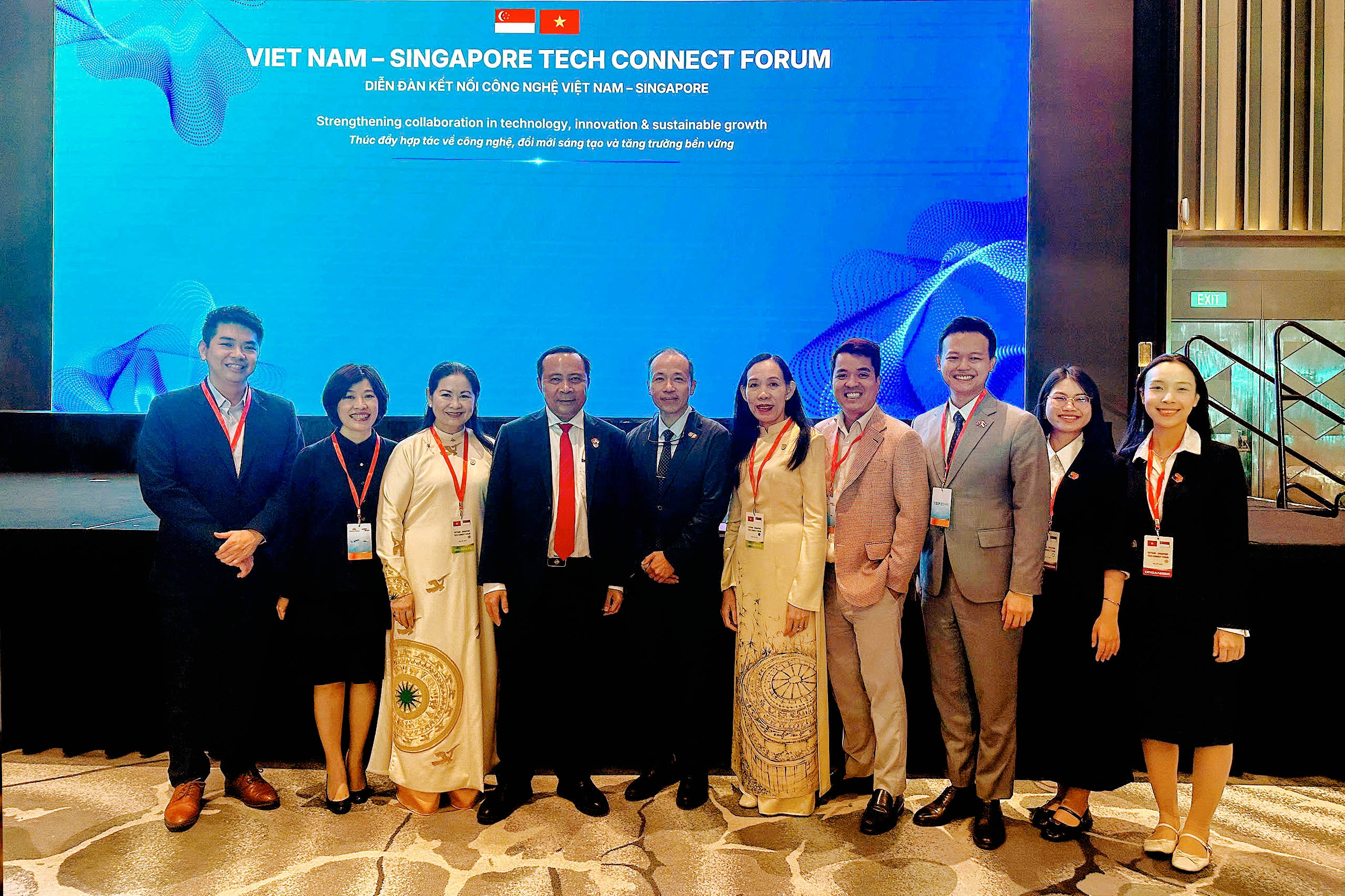 vlu-truong-dai-hoc-van-lang-va-dai-hoc-quoc-gia-singapore-(nus)-ky-ket-hop-tac-thuc-day-doi-moi-sang-tao-va-phat-trien-nang-luc-kien-tao-tuong-lai-c.jpg