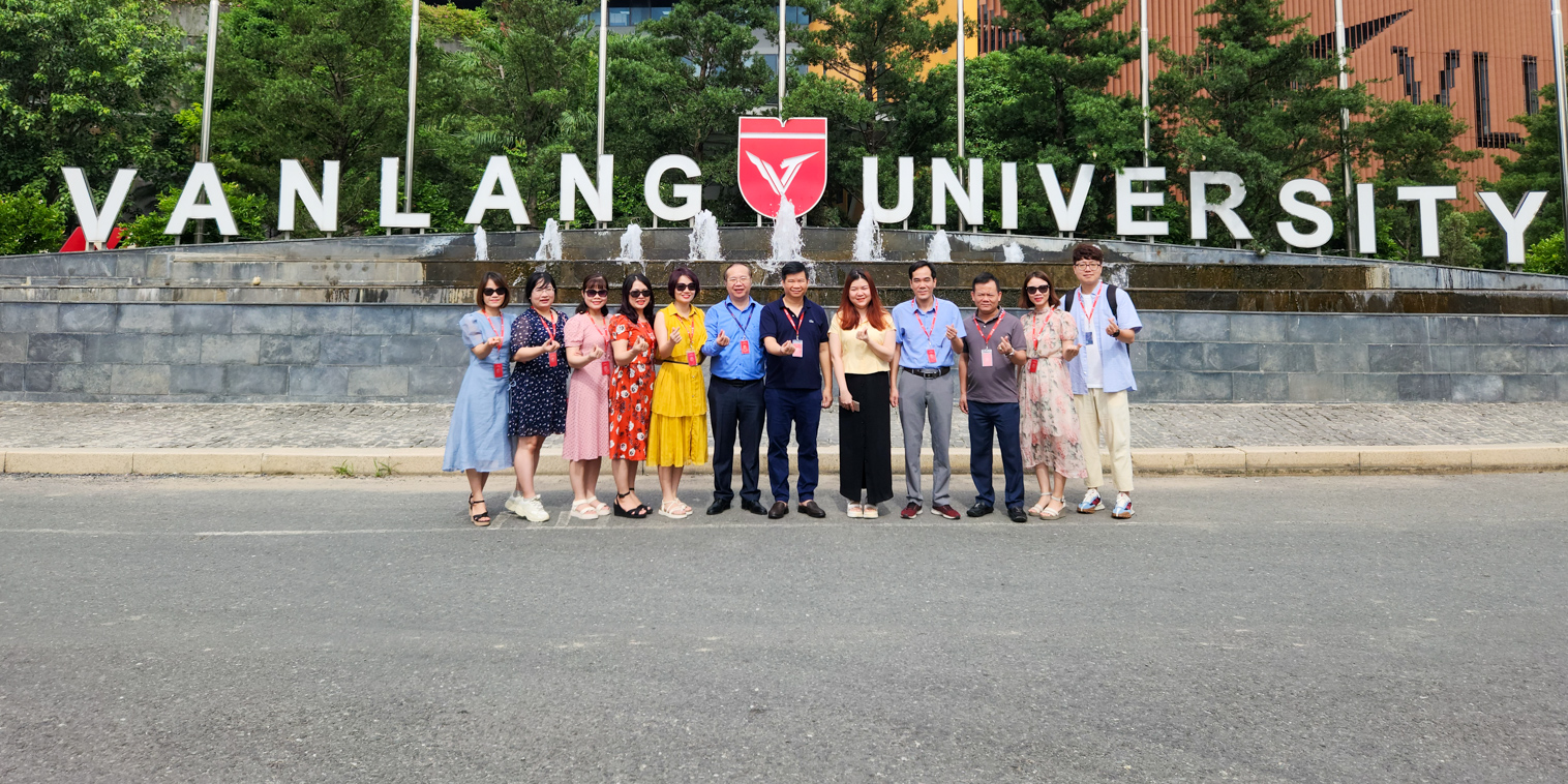 vlu-truong-ngoai-ngu-du-lich-truong-dai-hoc-cong-nghiep-ha-noi-den-tham-f.jpg