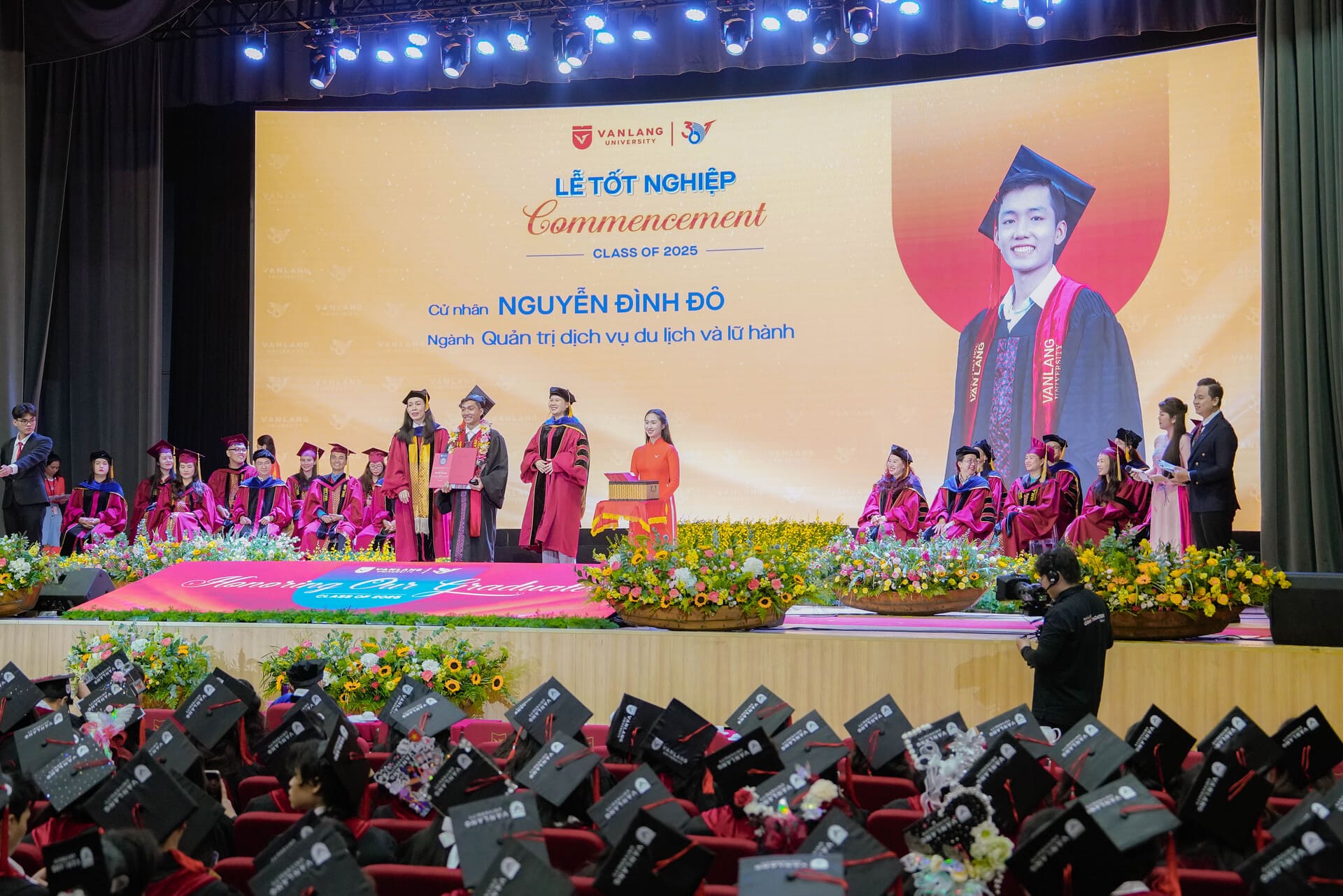 vlu-tu-noi-so-thay-doi-den-ban-linh-hoi-nhap-quoc-te-cau-chuyen-cua-thu-khoa-du-lich-khoa-27-c.jpg
