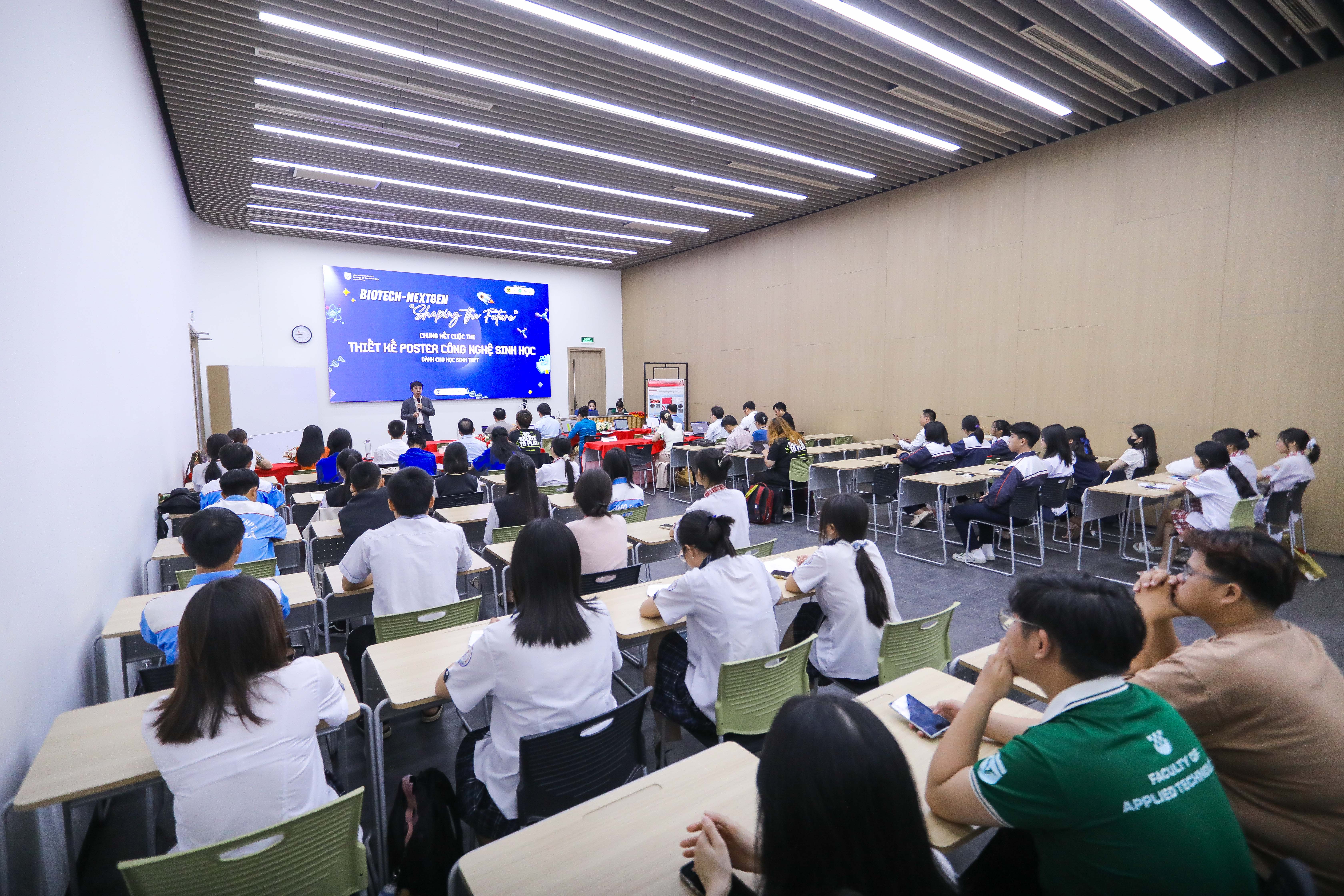 vlu-tu-y-tuong-hoc-duong-den-giai-phap-thuc-tien-an-tuong-vong-chung-ket-biotech-nextgen-shaping-the-future-2026-tai-truong-dai-hoc-van-lang-g.jpg