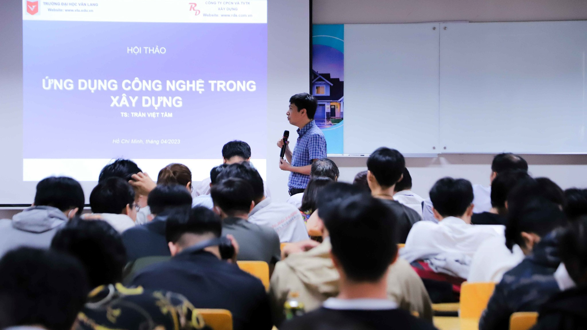 vlu-ung-dung-cong-nghe-nang-cao-chuyen-mon-cho-sinh-vien-nganh-quan-ly-xay-dung-vlu-thumbnail.jpg
