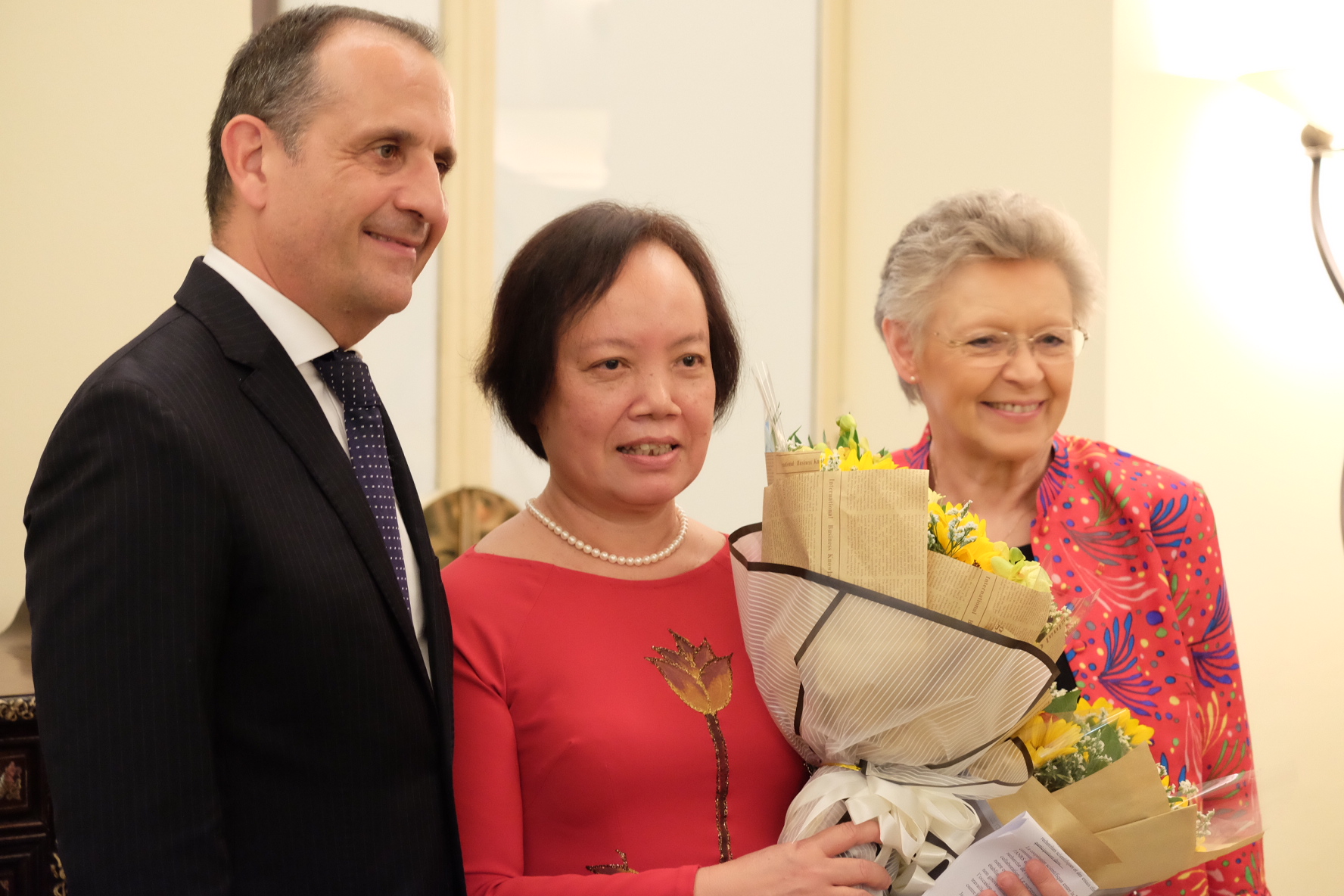 vlu-van-lang-30-nam-hanh-trinh-ben-bi-ket-noi-khoa-hoc-va-cong-dong-a.jpg