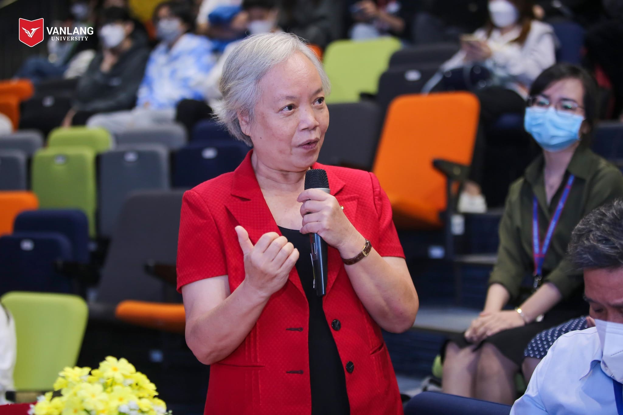 vlu-van-lang-30-nam-hanh-trinh-ben-bi-ket-noi-khoa-hoc-va-cong-dong-c.jpg