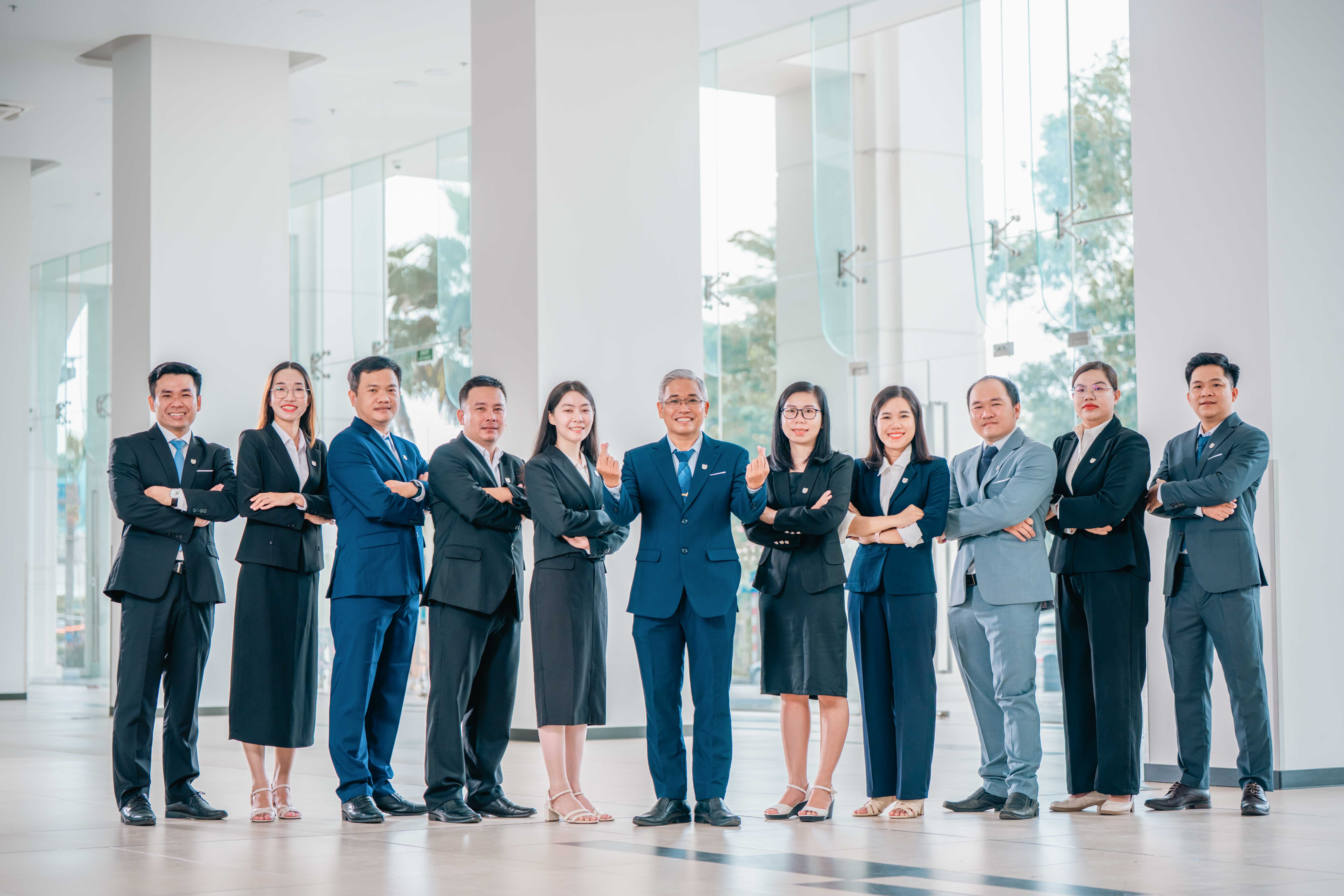 vlu-van-lang-30-nam---ky-uc-va-tam-tinh-hanh-trinh-gan-bo-cung-khoa-ky-thuat-y-hoc-va-nhung-ky-uc-khong-the-nao-quen-c.jpg