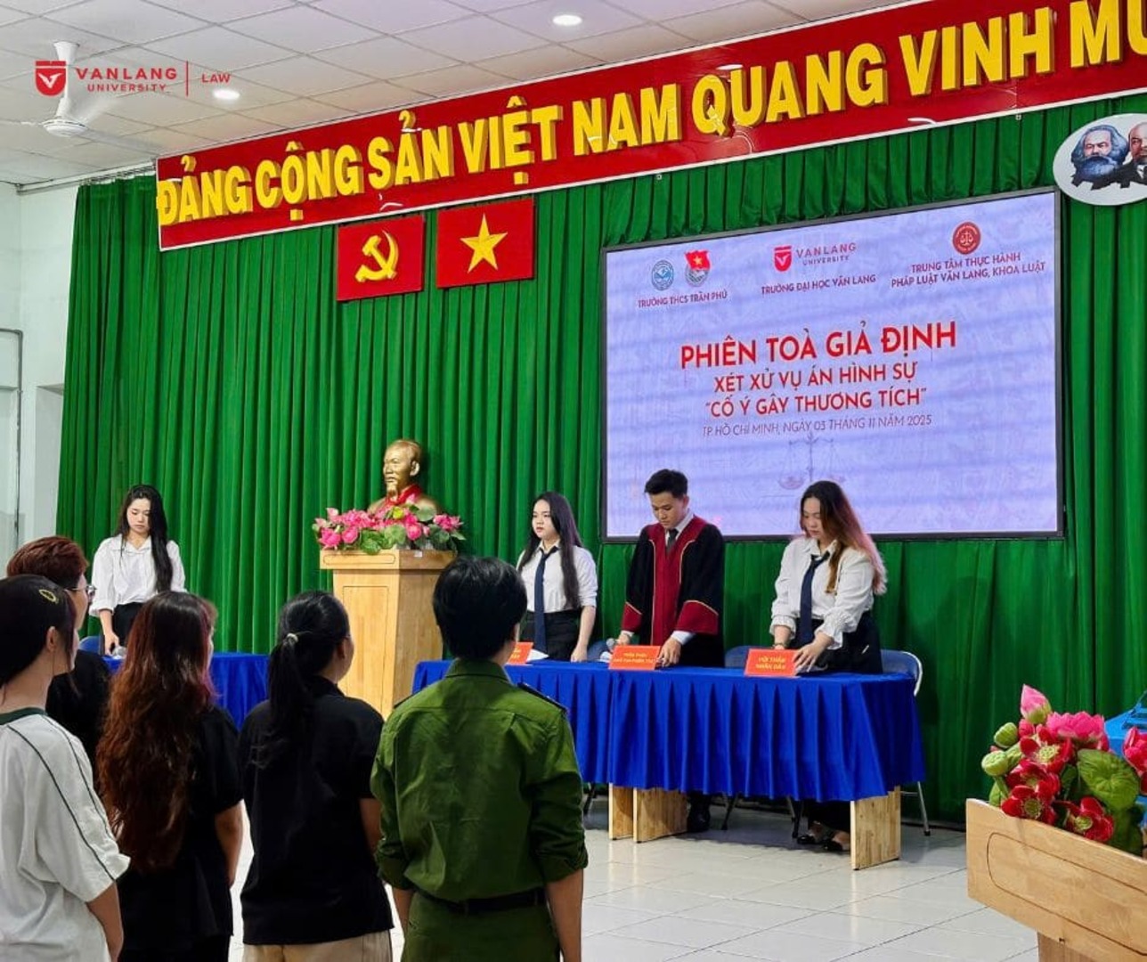 vlu-van lang 30 nam - ky uc va tam tinh ky uc ruc ro ngay dien an-b.jpg