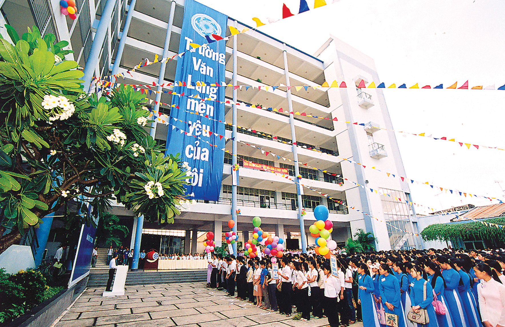 vlu-van-lang-30-nam---ky-uc-va-tam-tinh-ky-uc-van-lang-men-yeu-a.jpg