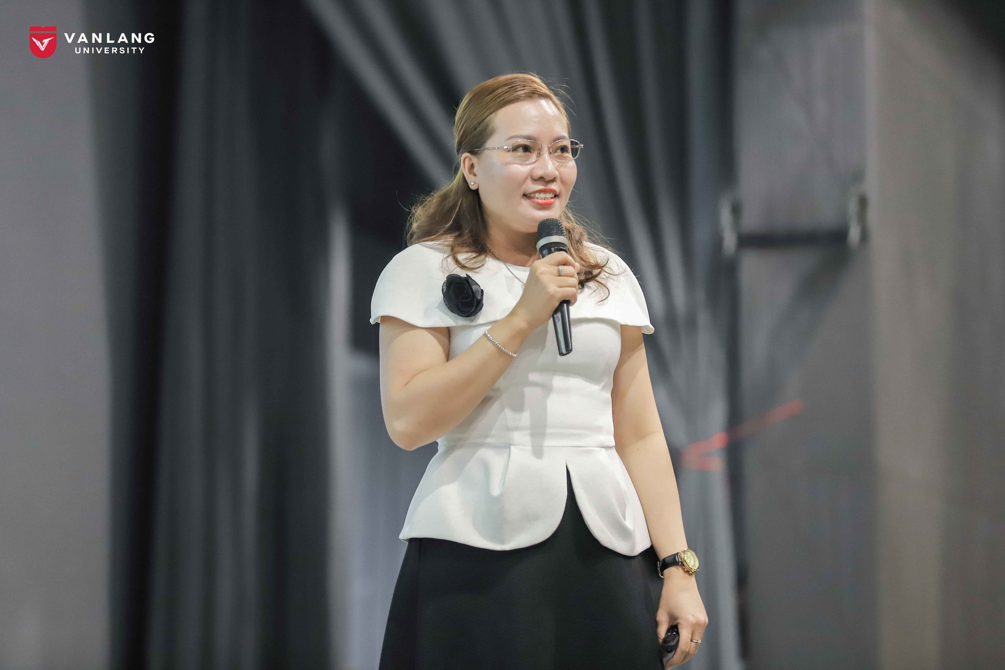 vlu-van lang 30 nam - ky uc va tam tinh noi ky uc khong phai, noi tro ve luon la dieu binh yen nhat-a.jpg