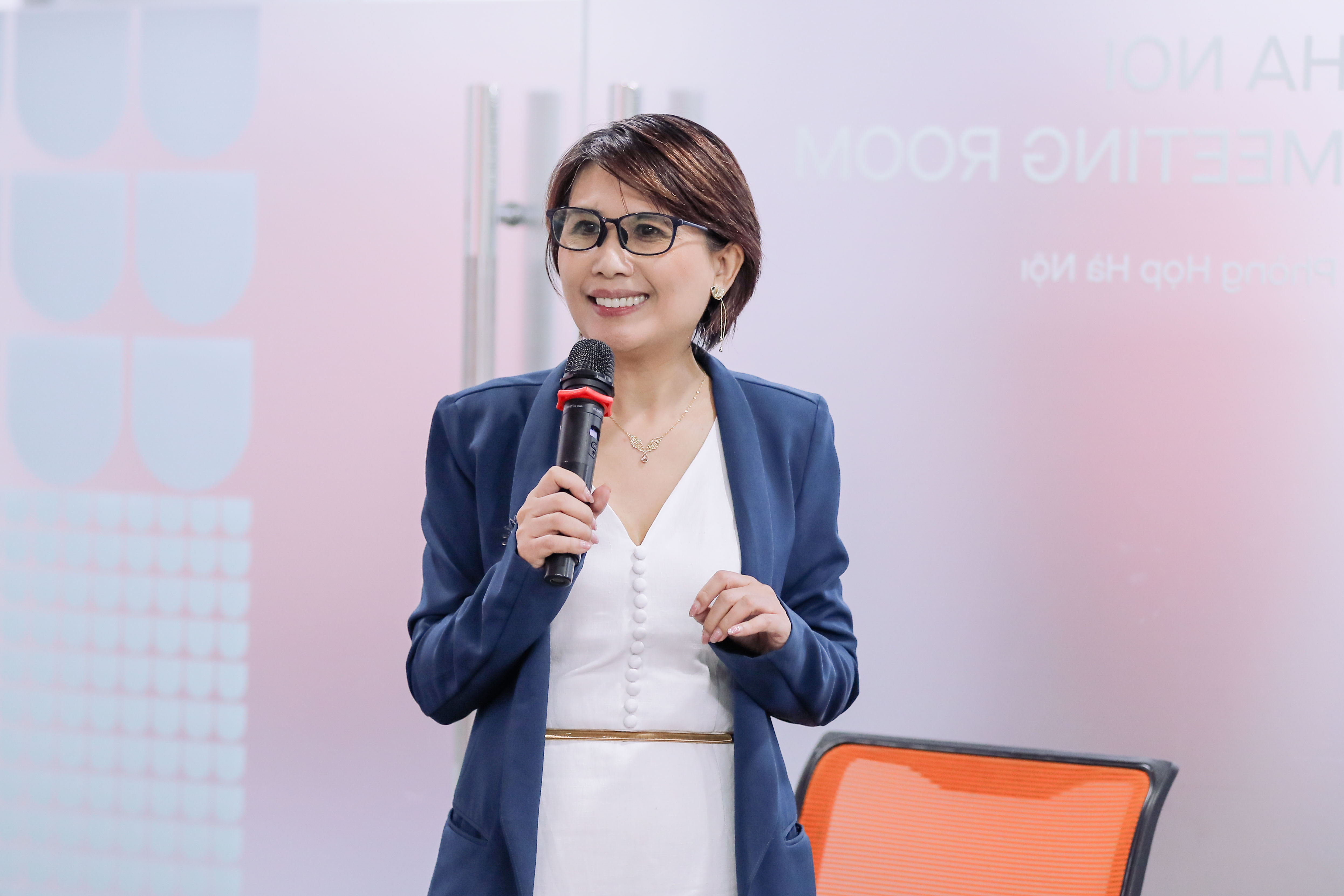 vlu-van-lang-chao-don-doan-giang-vien-sinh-vien-truong-dao-tao-quoc-te-my-den-trao-doi-hoc-thuat_a.JPG