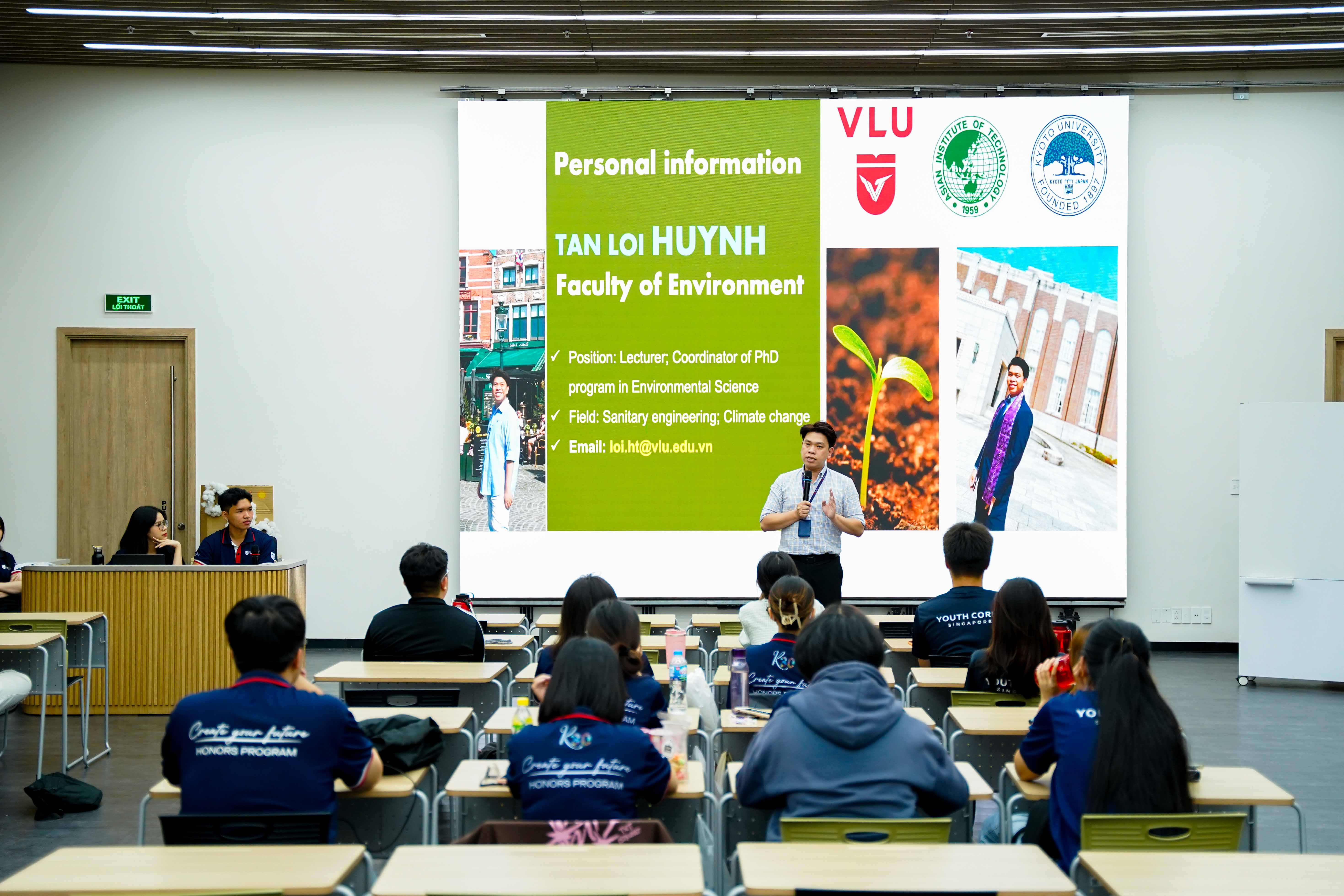 vlu-van-lang-chao-don-sinh-vien-truong-cong-nghe-nanyang-singapore-sang-giao-luu-van-hoa_c.JPG