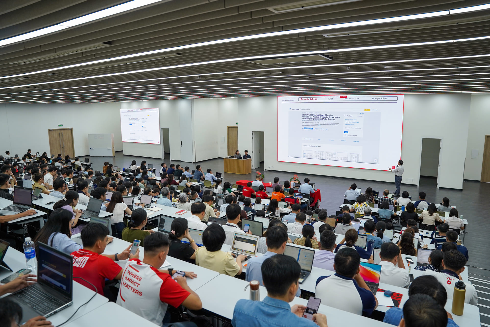 vlu-van-lang-tren-hanh-trinh-dai-hoc-thong-minh-ung-dung-ai-trong-giang-day-b.jpg