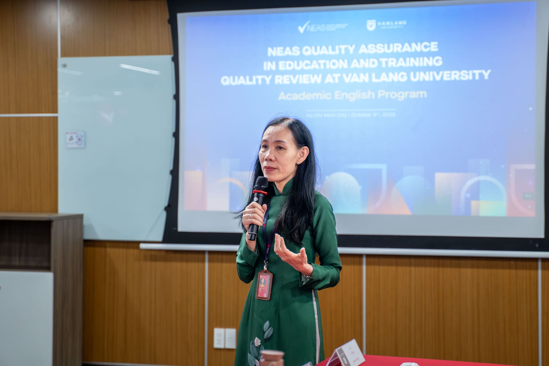 vlu-van-lang-tro-thanh-truong-dai-hoc-thu-ba-tai-viet-nam-hop-tac-cung-neas-huong-toi-chuan-quoc-te-trong-dao-tao-tieng-anh-b.jpg
