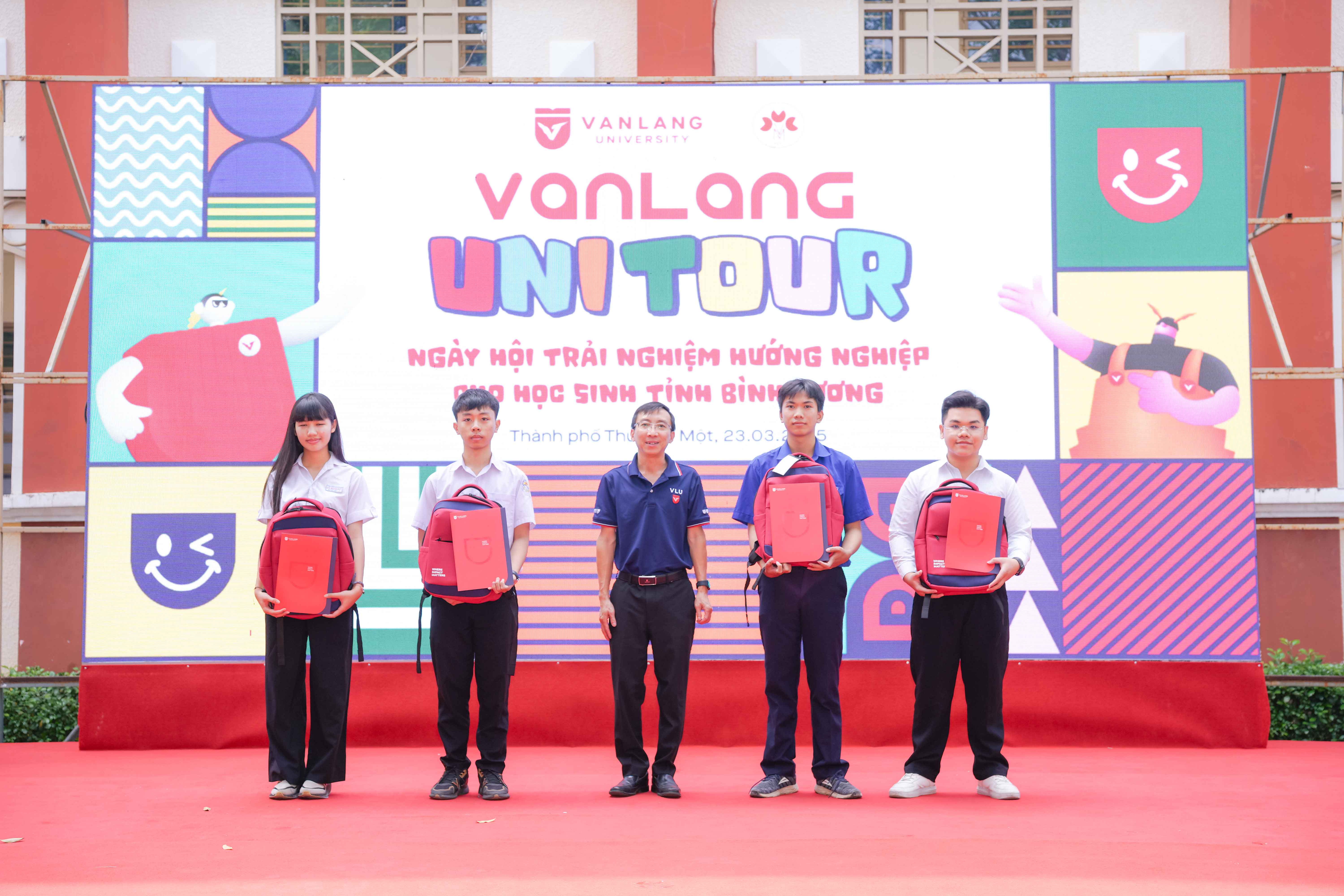 vlu-van-lang-unitour-2025-hoc-sinh-binh-duong-va-nhung-trai-nghiem-dau-tien_(6).JPG