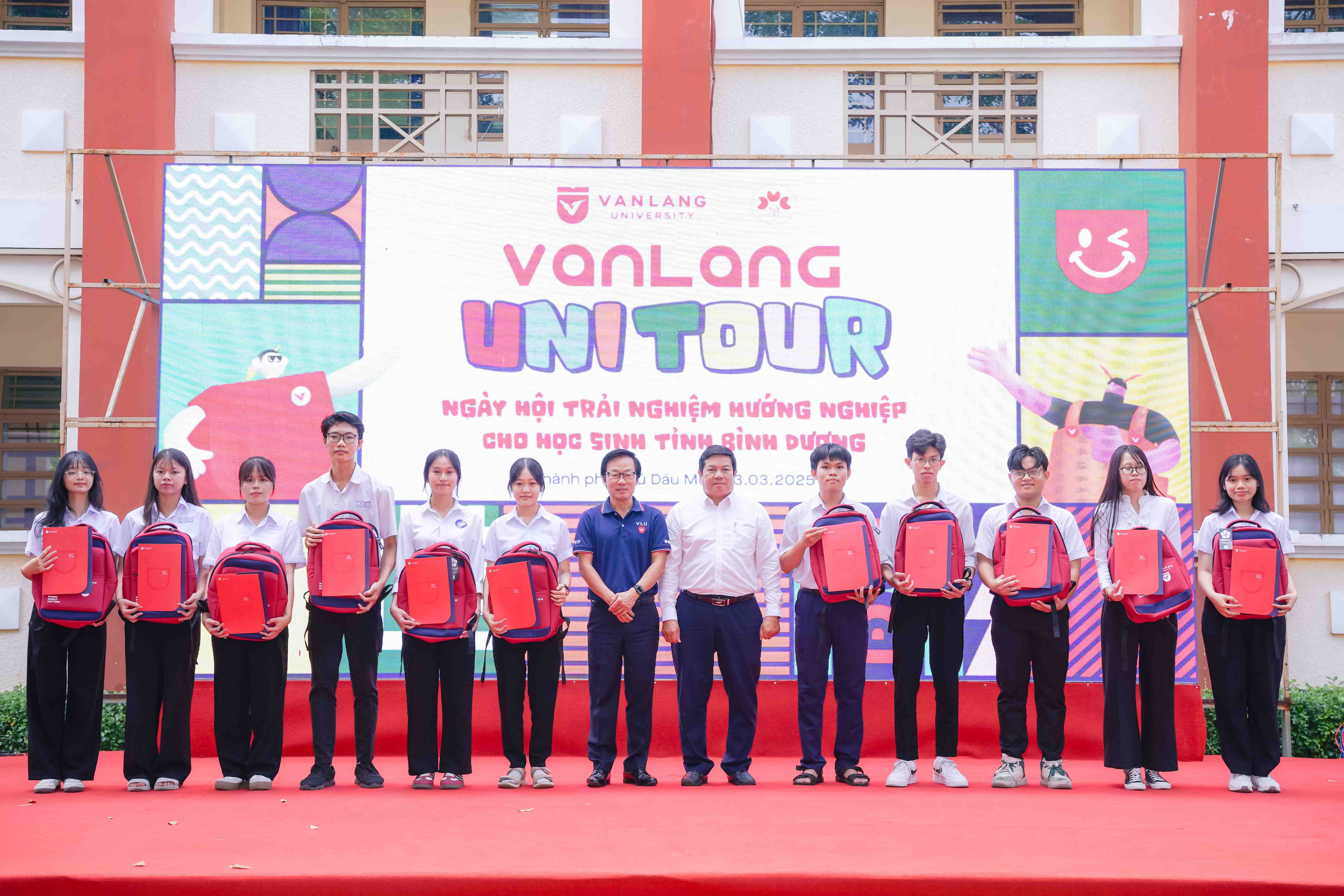 vlu-van-lang-unitour-2025-hoc-sinh-binh-duong-va-nhung-trai-nghiem-dau-tien_(8).JPG
