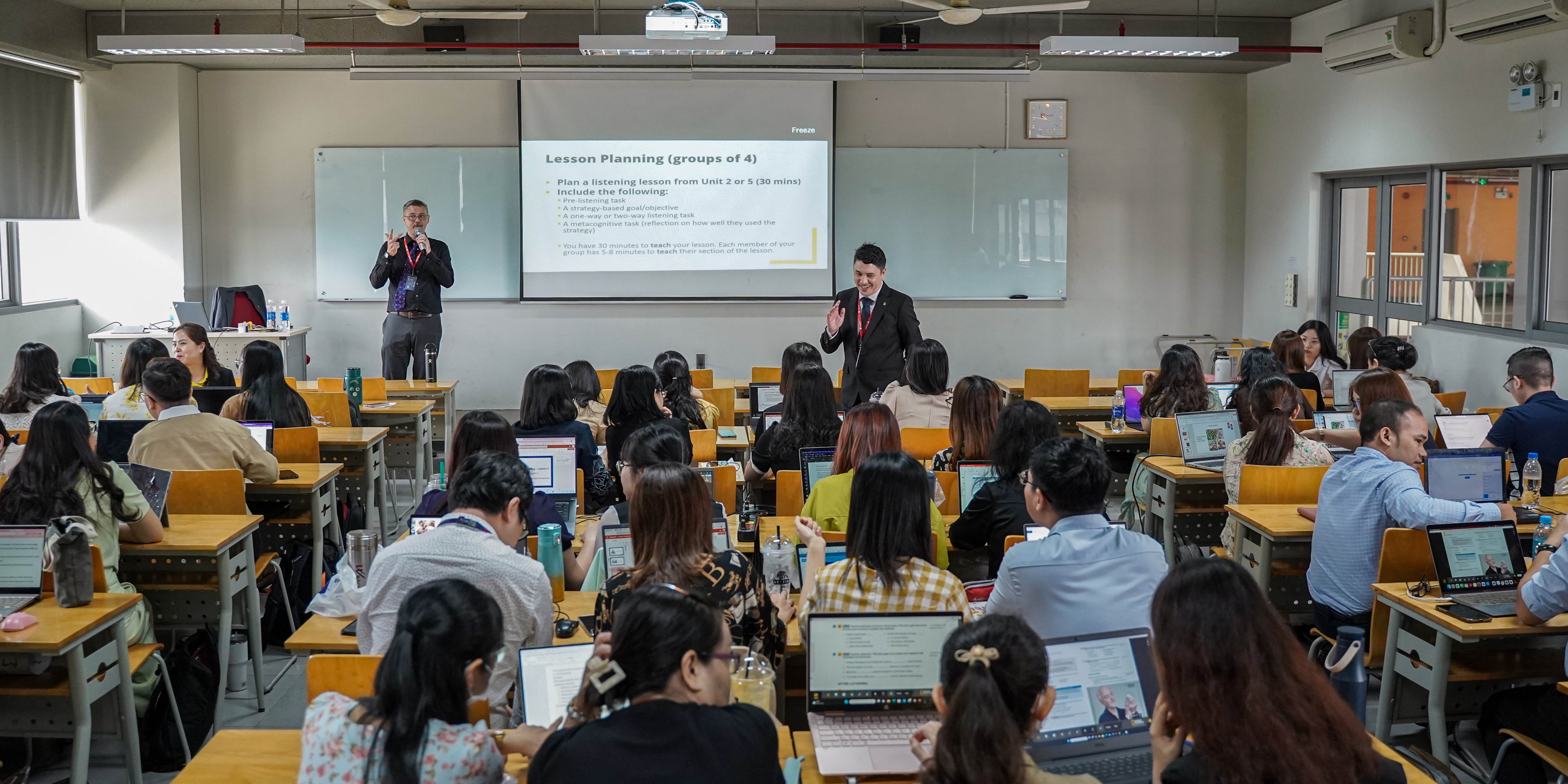 vlu-vien-ngon-ngu-truong-dai-hoc-van-lang-to-chuc-workshop-ve-phuong-phap-giang-dy-ky-nang-nghe-tieng-anh-hieu-qua-a.jpg