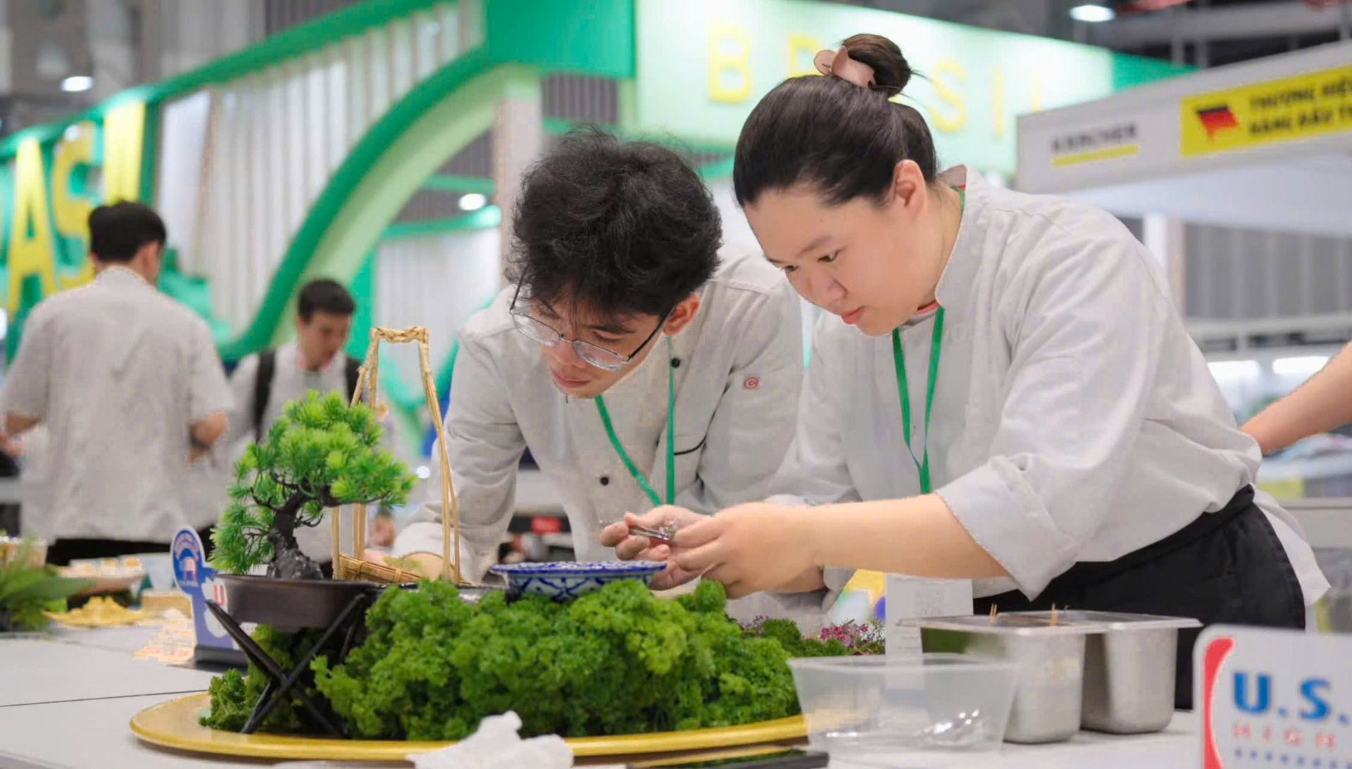 vlu-vietnam-culinary-challenge-2026-sinh-vien-van-lang-ghi-dau-an-tai-dau-truong-am-thuc-chuan-quoc-te-e.jpg