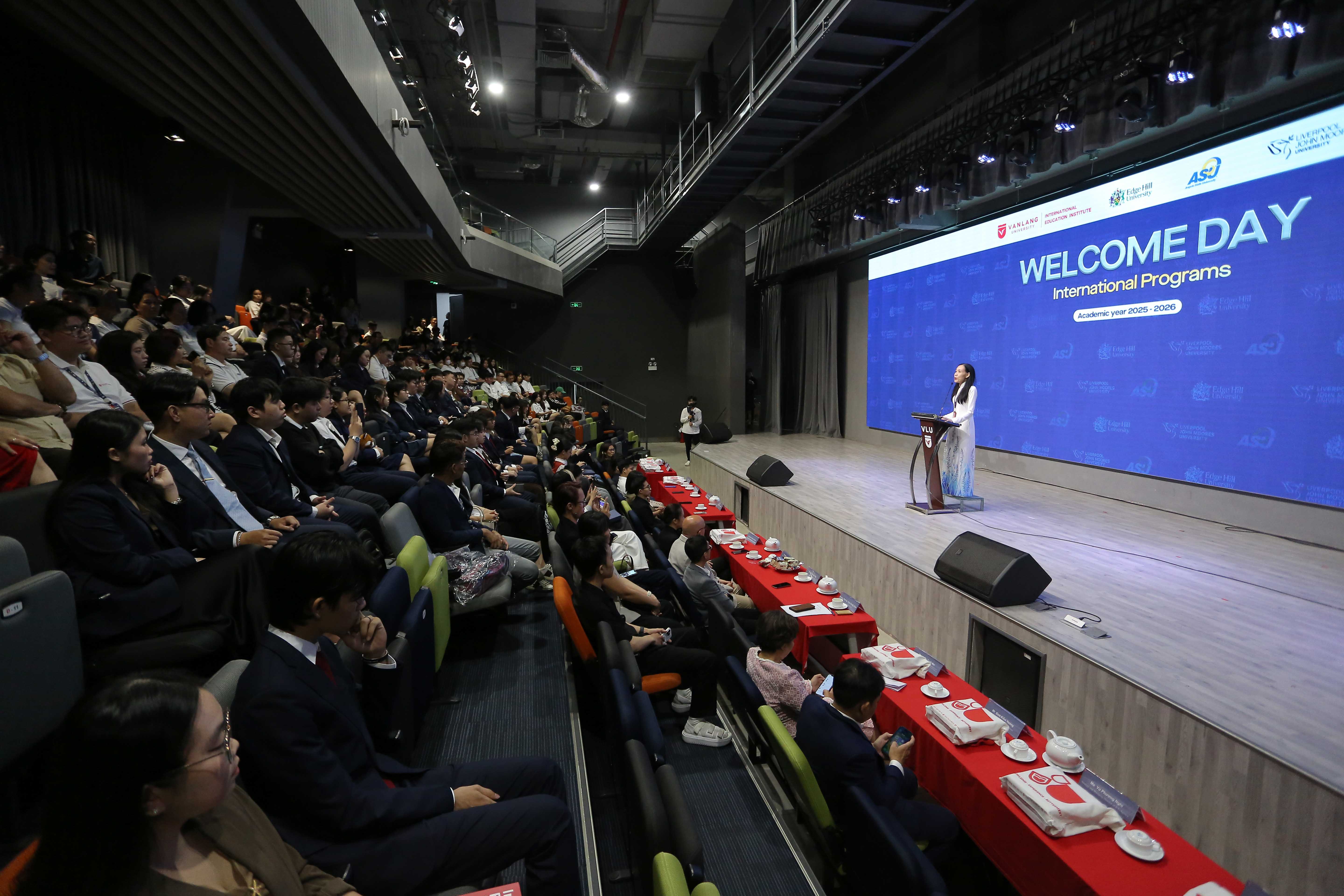 vlu-welcome-day-2025-khoi-dau-hanh-trinh-hoi-nhap-quoc-te-cua-tan-sinh-vien-iei-khoa-31-b.jpg