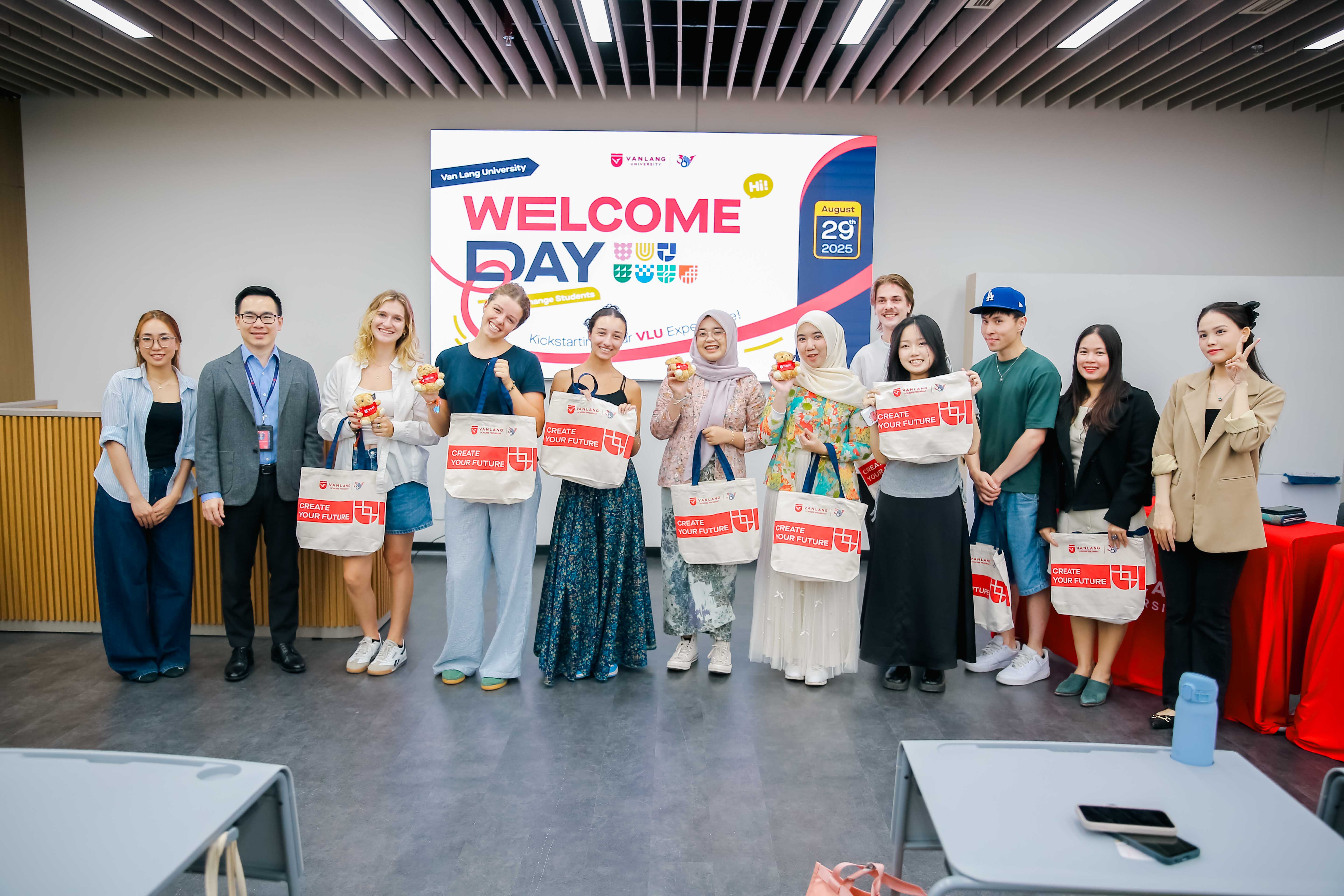 vlu-welcome-day-chao-don-sinh-vien-trao-doi-quoc-te-tai-truong-dai-hoc-van-lang-a.jpg