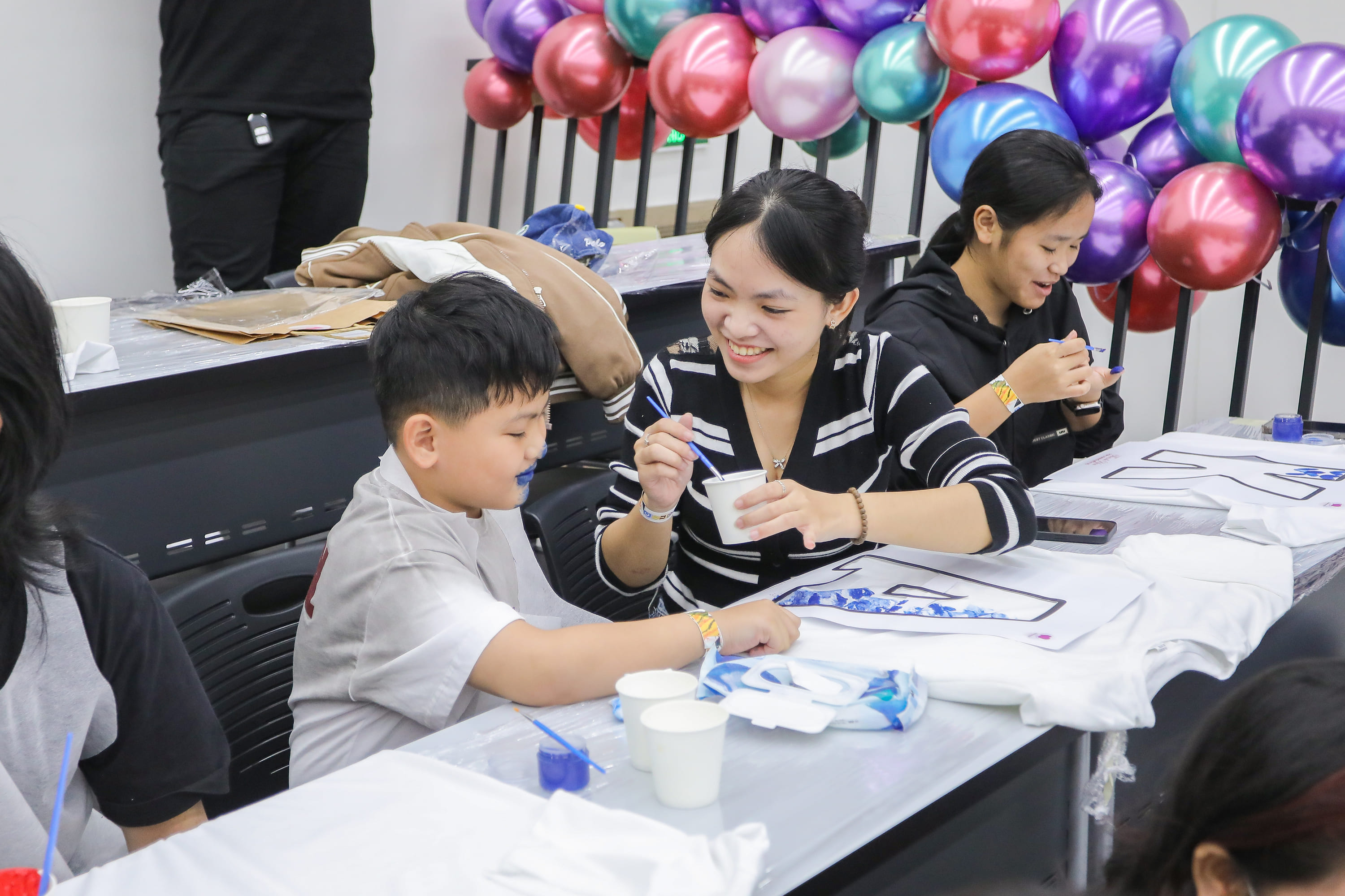 vlu-workshop-couphoria-tu-nhung-gam-mau-ca-nhan-den-buc-tranh-nhan-van-cua-cong-dong-b.jpg