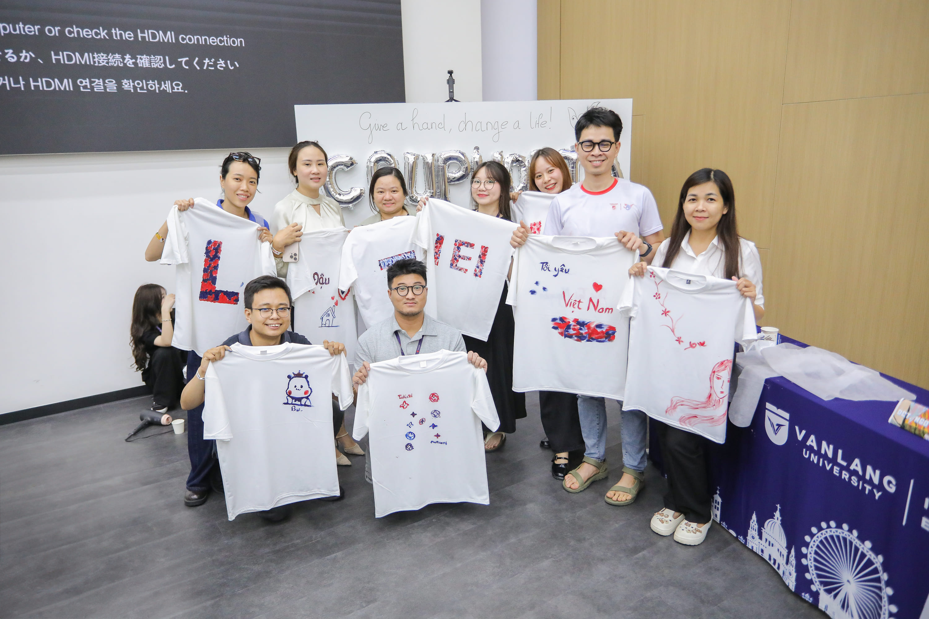 vlu-workshop-couphoria-tu-nhung-gam-mau-ca-nhan-den-buc-tranh-nhan-van-cua-cong-dong-d.jpg