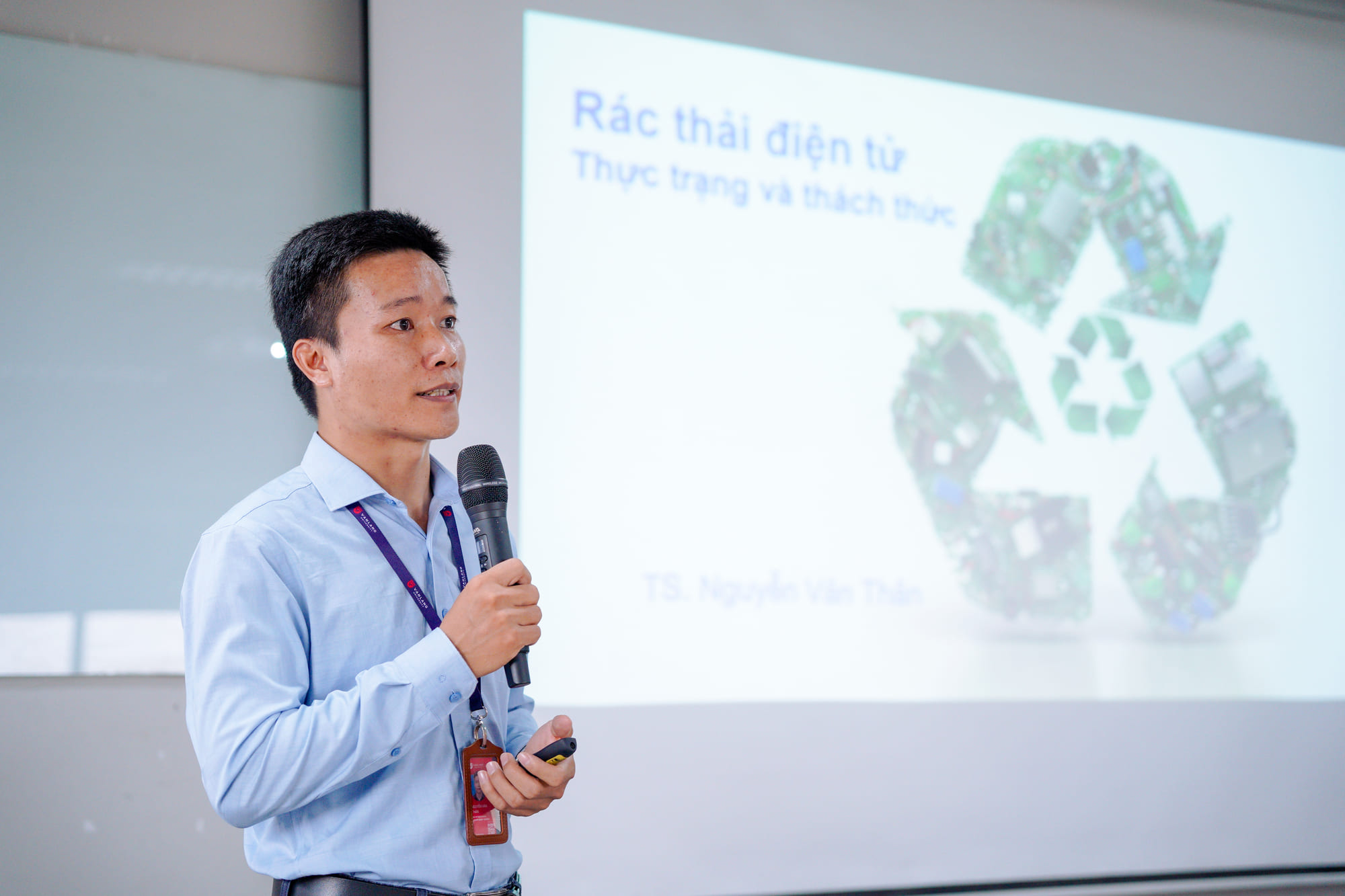 vlu-workshop-giai-ma-bai-toan-rac-thai-dien-tu-nang-cao-nhan-thuc-rac-thai-dien-tu-va-bao-ve-moi-truong-a.jpg