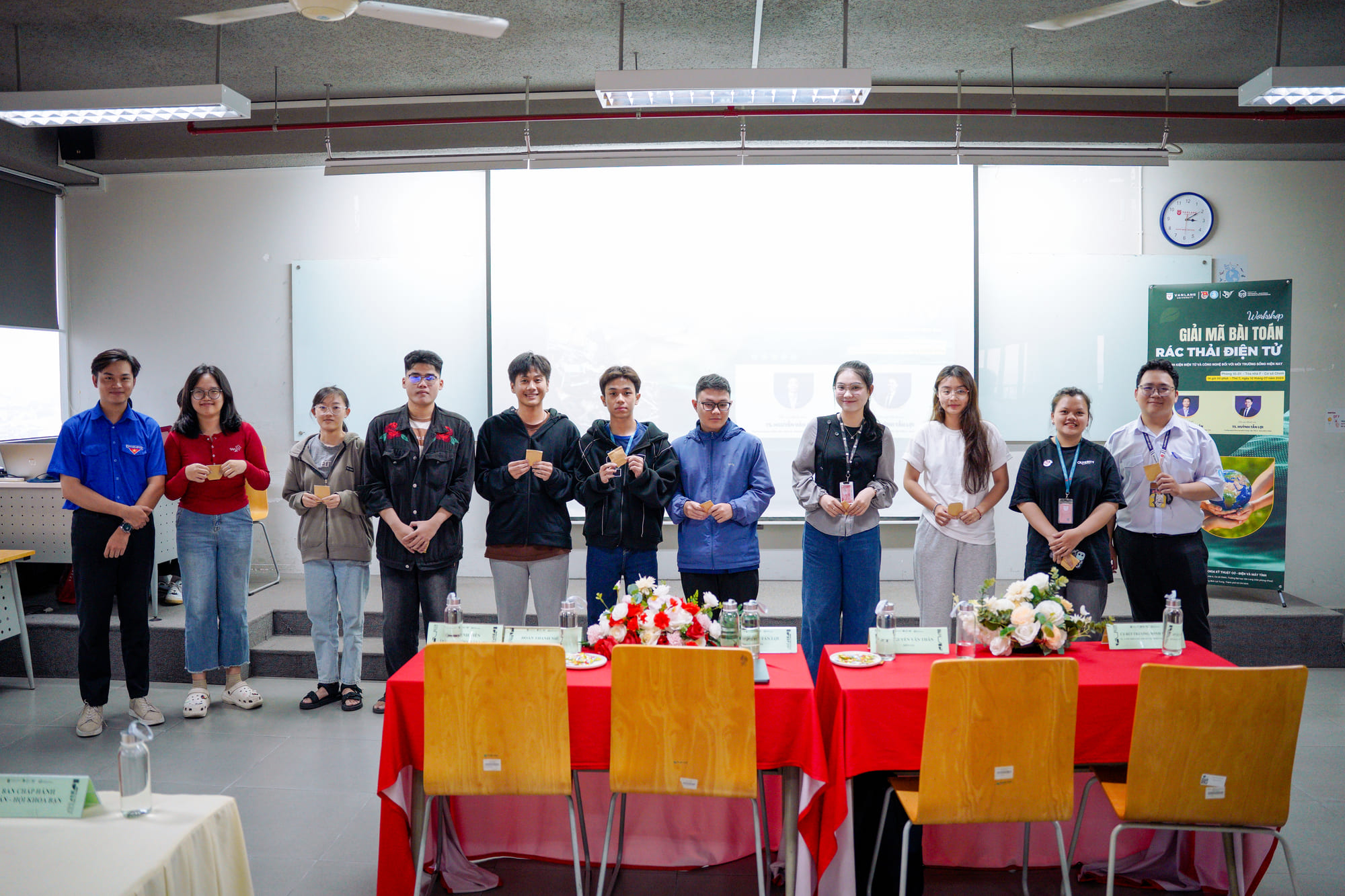 vlu-workshop-giai-ma-bai-toan-rac-thai-dien-tu-nang-cao-nhan-thuc-rac-thai-dien-tu-va-bao-ve-moi-truong-c.jpg