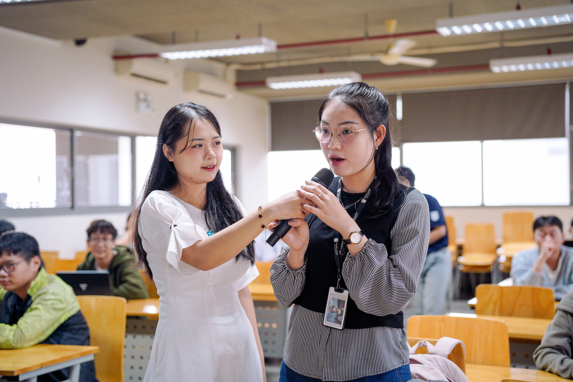 vlu-workshop-giai-ma-bai-toan-rac-thai-dien-tu-nang-cao-nhan-thuc-rac-thai-dien-tu-va-bao-ve-moi-truong-d.jpg