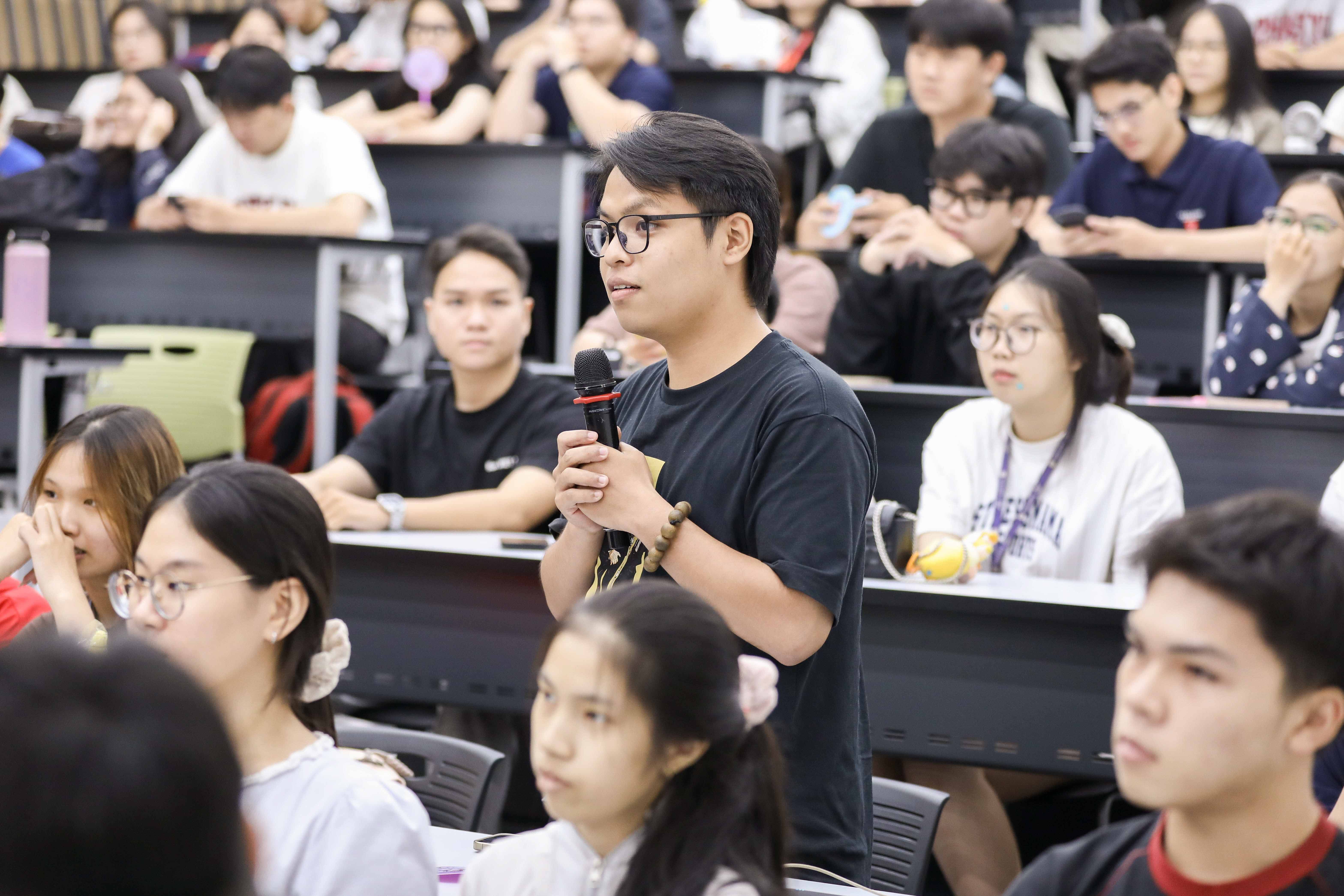 vlu-workshop-“tu-nha-nong-den-ban-an-hanh-trinh-chuoi-cung-ung-mon-viet-va-co-hoi-nghe-nghiep-logistics”-i.jpg