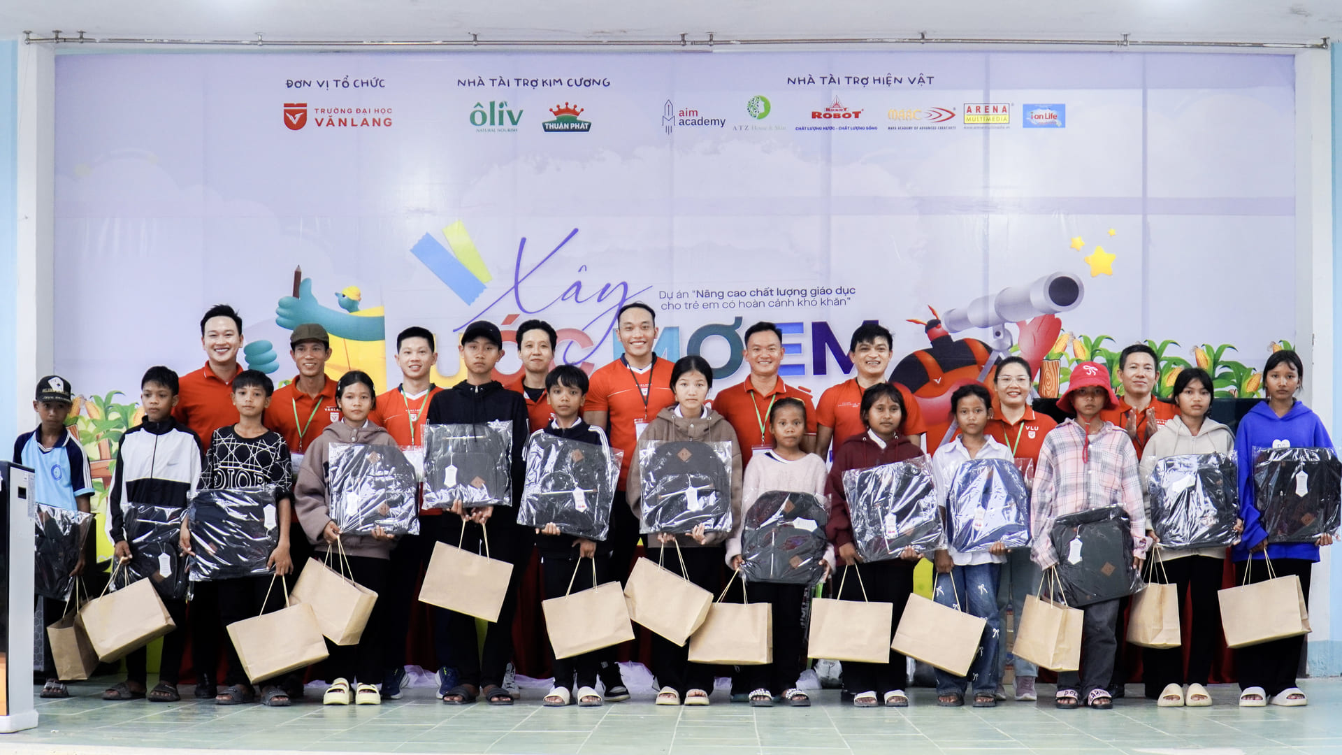 vlu-xay-uoc-mo-em-mua-2-hanh-trinh-gieo-mam-trao-yeu-thuong-nhan-nu-cuoi-b.jpg