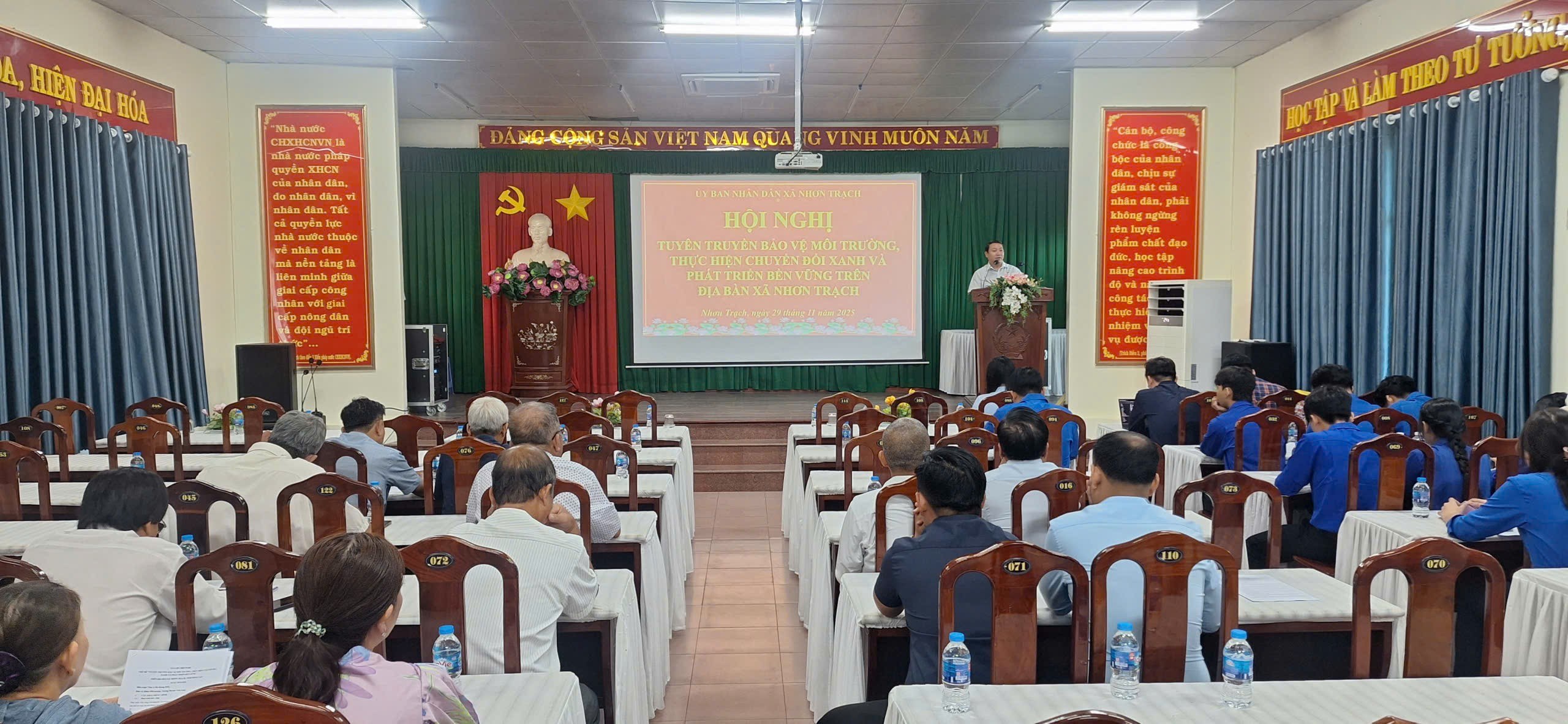 xa-nhon-trach-to-chuc-hoi-nghi-tuyen-truyen-bao-ve-moi-truong-thuc-hien-chuyen-doi-xanh-va-phat-trien-ben-vung.docx_1.png