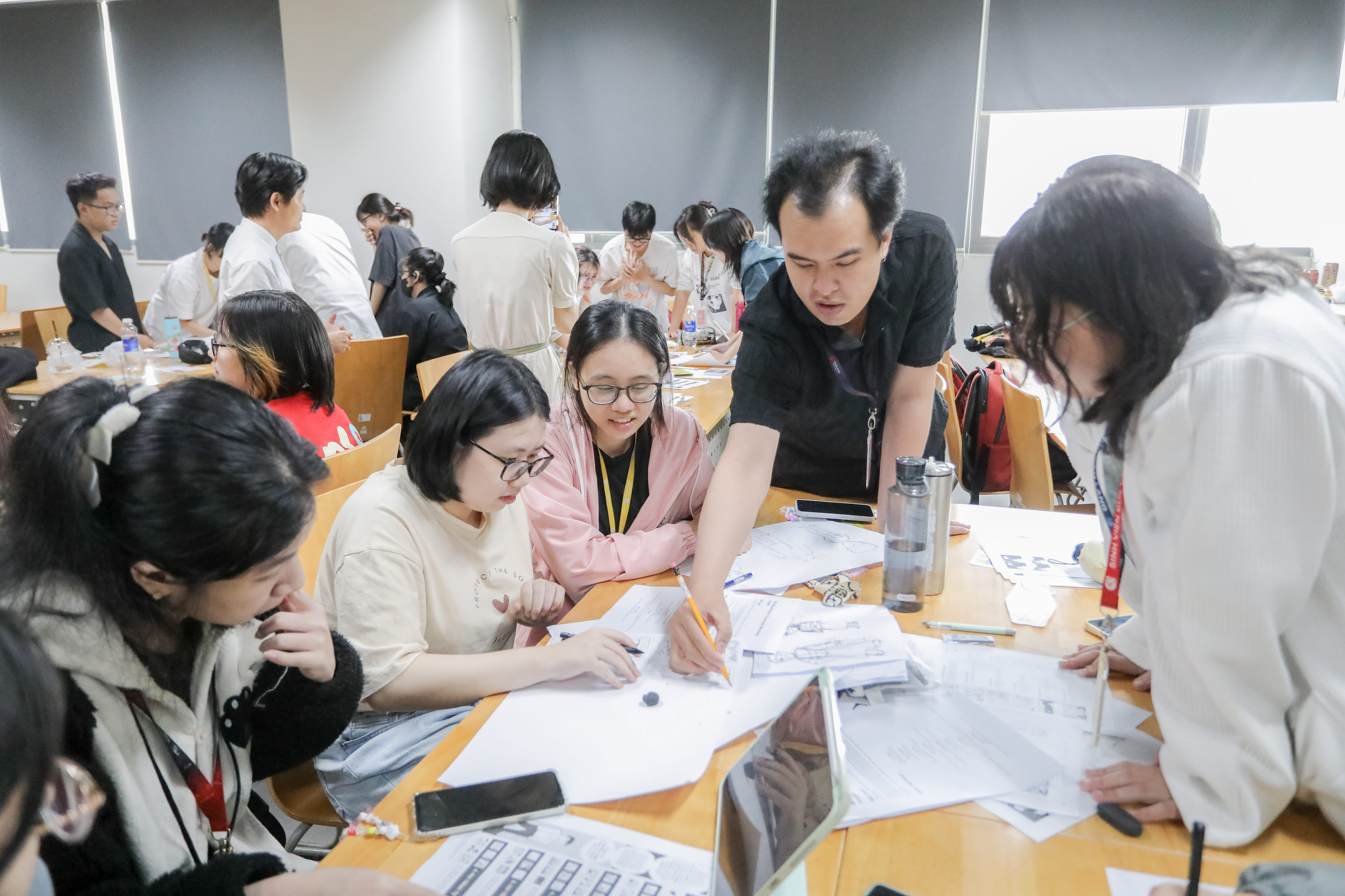 xay-dung-tu-duy-ke-chuyen-bang-hinh-anh-qua-workshop-tu-kich-ban-truyen-tranh-den-trang-truyen-c.jpg