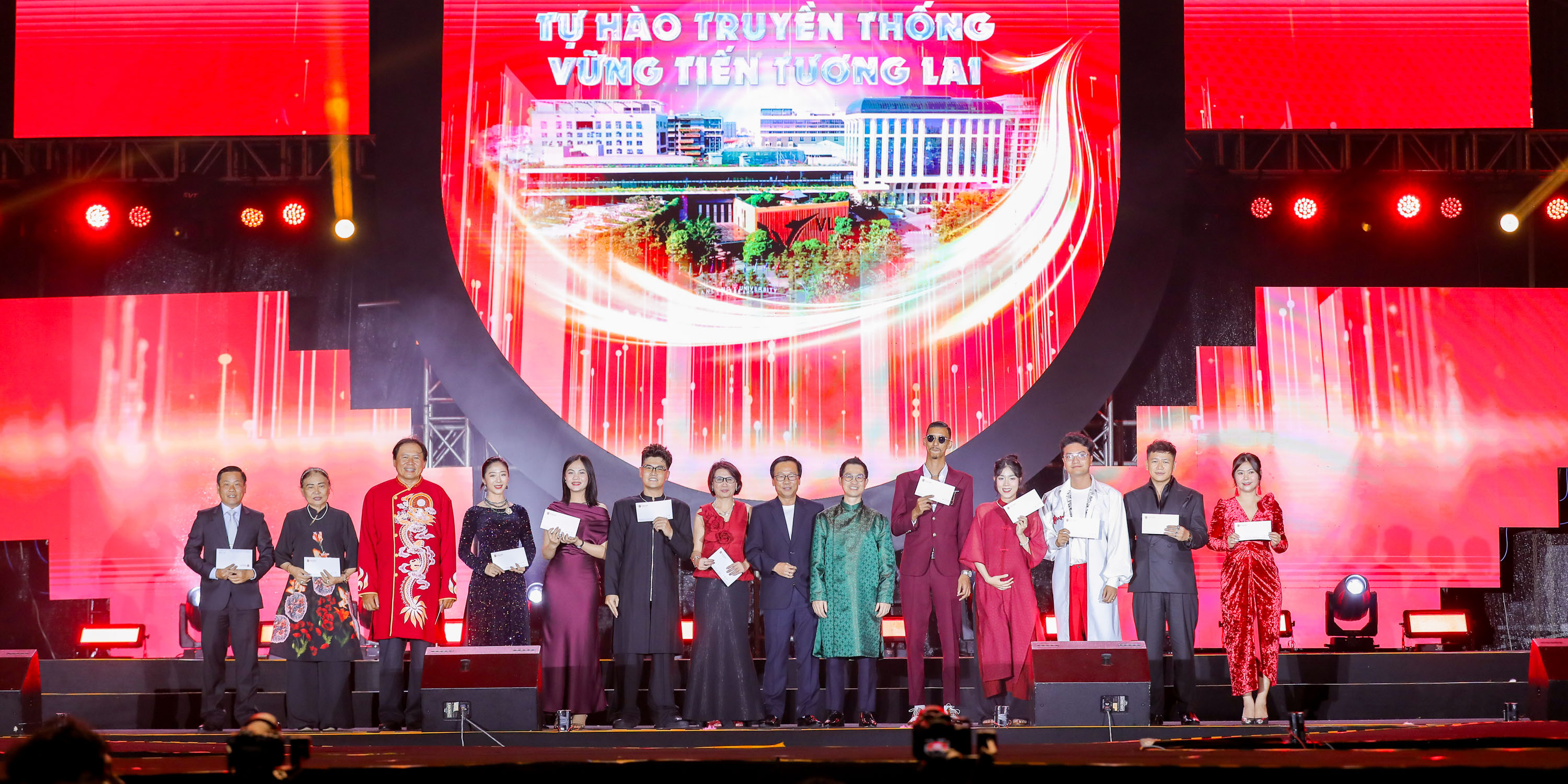 year-end-party-2024-tu-hao-truyen-thong-vung-tien-tuong-lai-tap-doan-giao-duc-van-lang-tu-hao-ve-hanh-trinh-ruc-ro-nam-2024-h.jpg